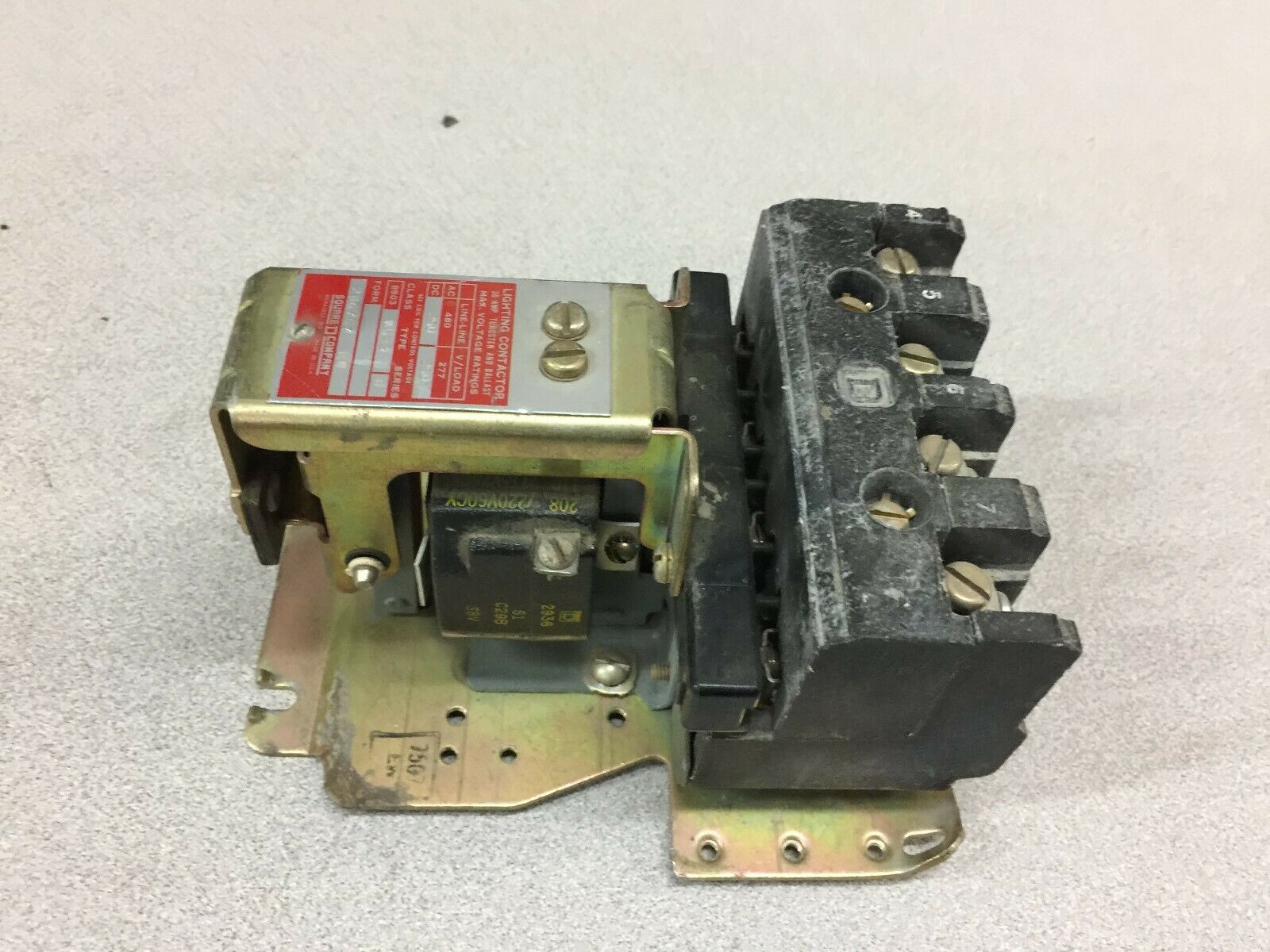 USED SQUARE D 208/220VAC COIL LIGHTING CONTACTOR 8903MG-3