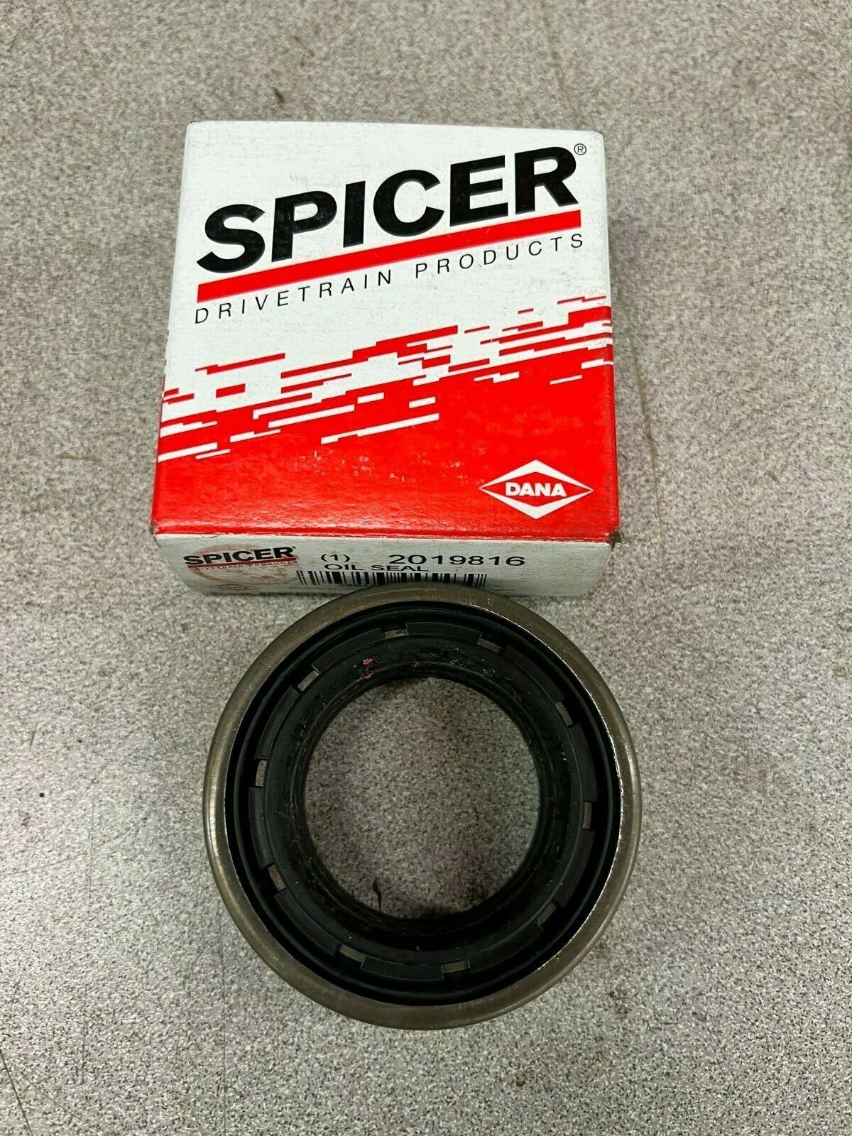 NEW IN BOX SPICER OILSEAL 2019816