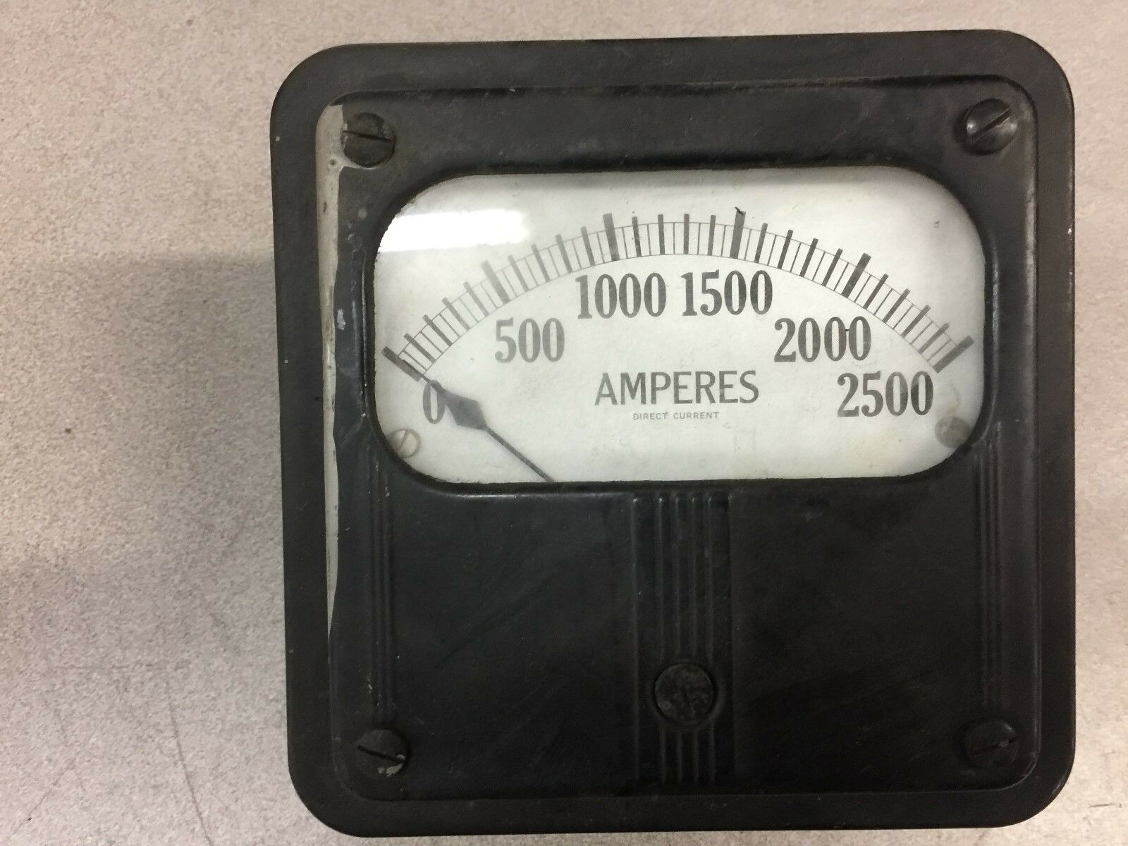 USED 0-2500 AMPS DC METER CNS2062-2