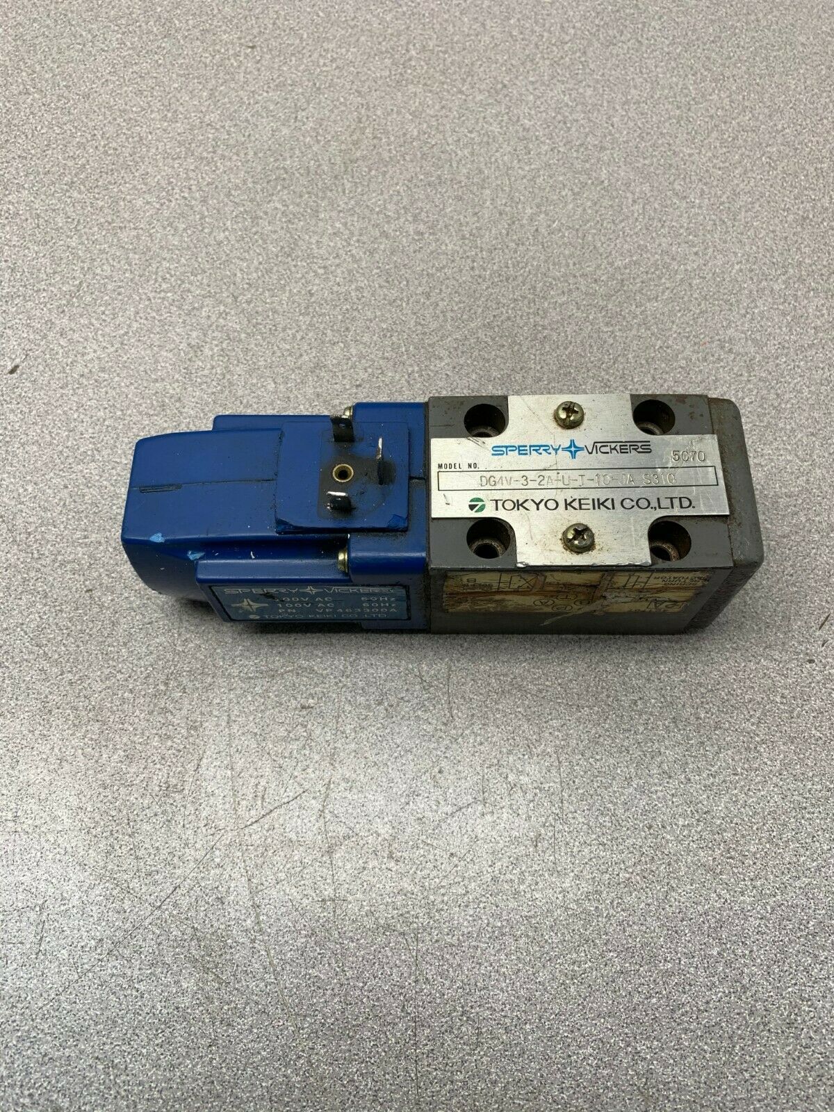 USED VICKERS HYDRAULIC VALVE DG4V-3-2A-U-T-10-JA-S310