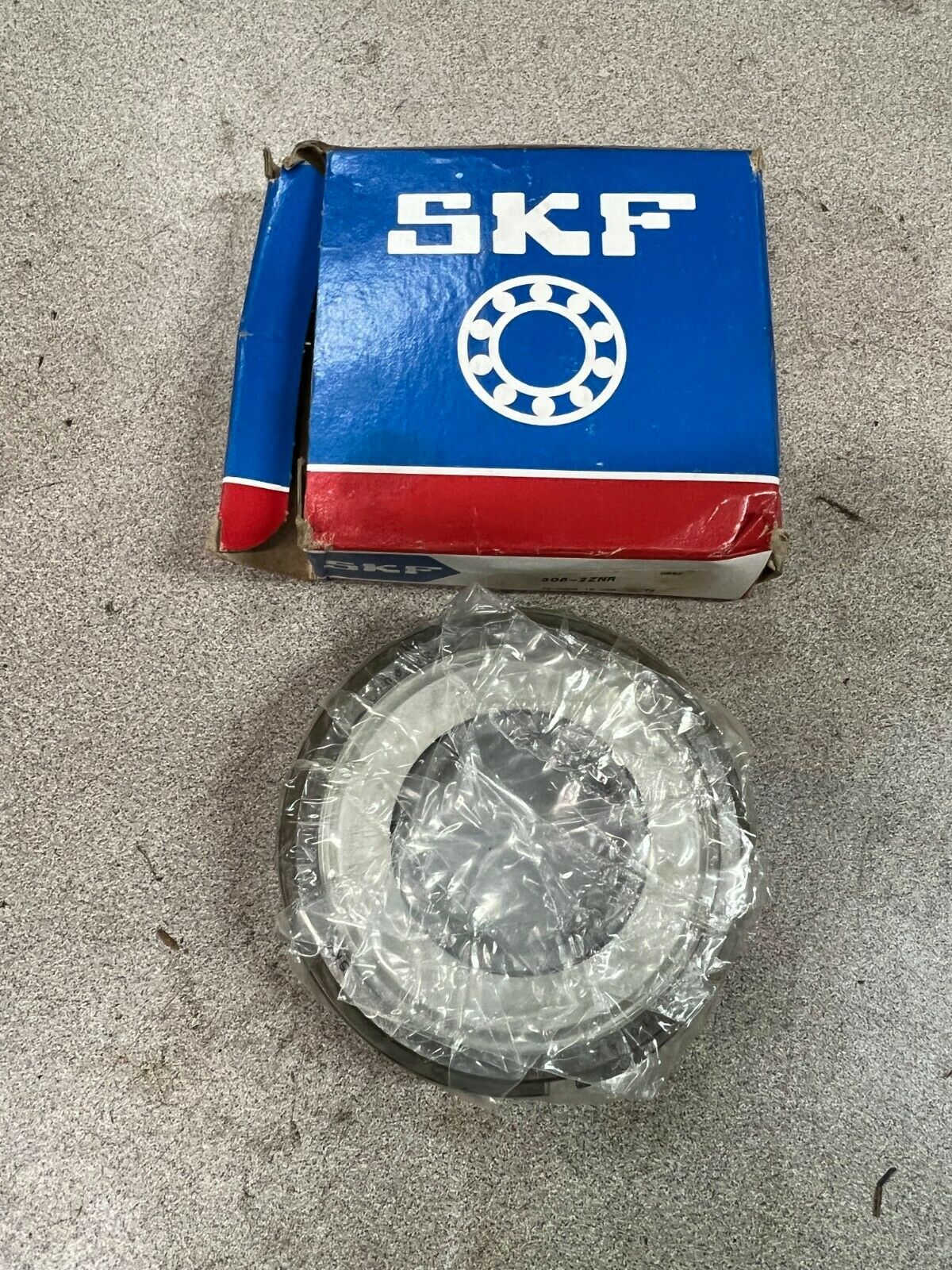 NEW IN BOX SKF BALL BEARING 308-2ZNR