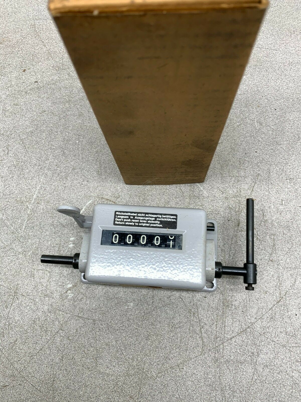 NEW IN BOX IVO INDUSTRIES H202.55 TIMER COUNTER IRION & VOSSELER H202