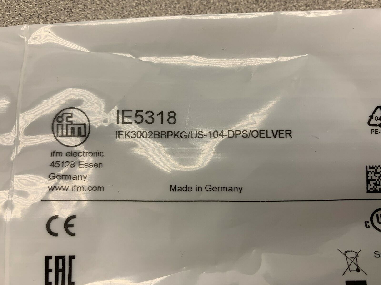 NEW IN PACKAGE IFM SENSOR IEK3002BBPKG/US-104/DPS/OEVLER