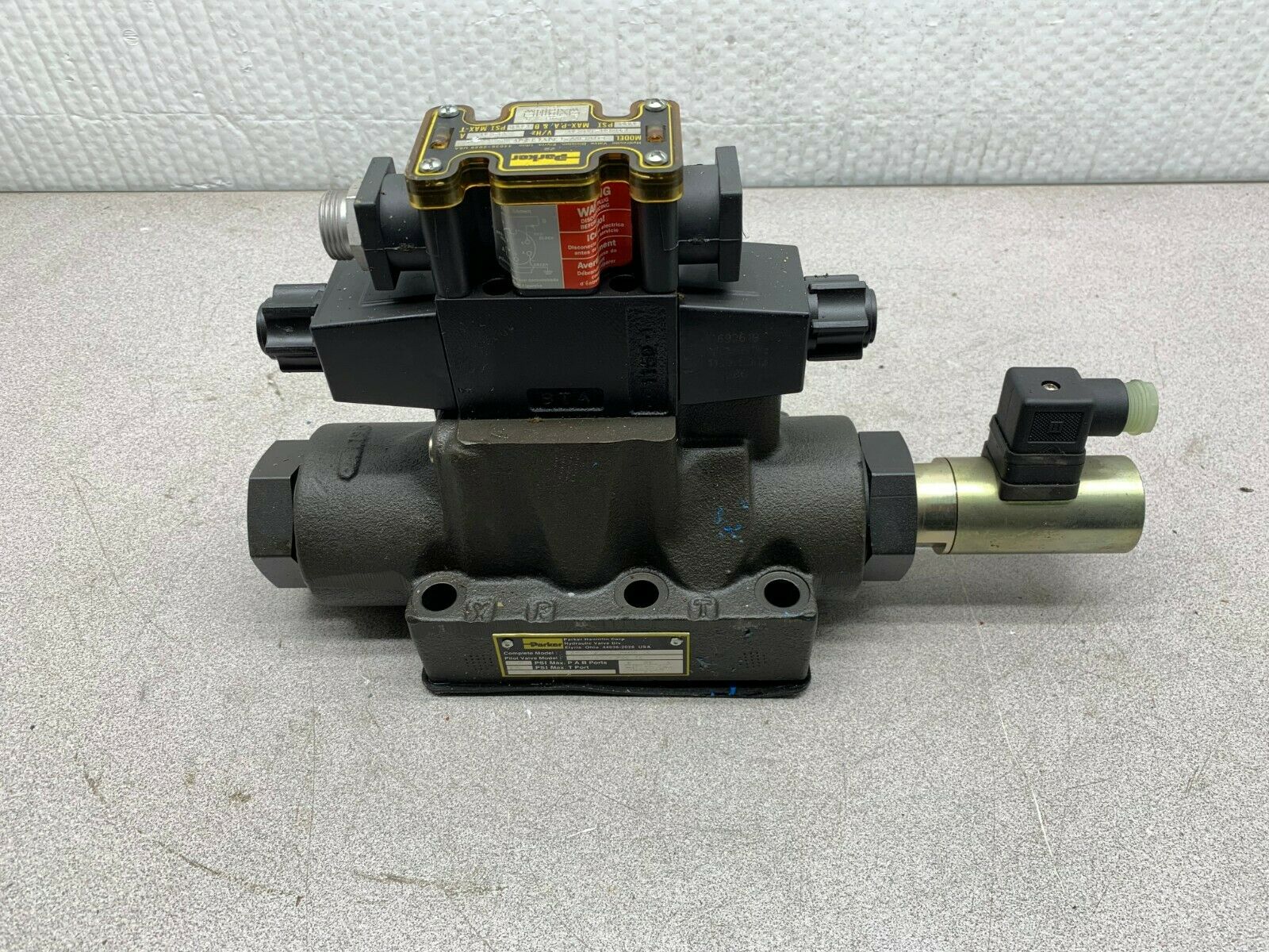 NEW PARKER HYDRAULIC VALVE D1VHW4CNYCF56 PILOT D61VW9C2NYCF5616 75