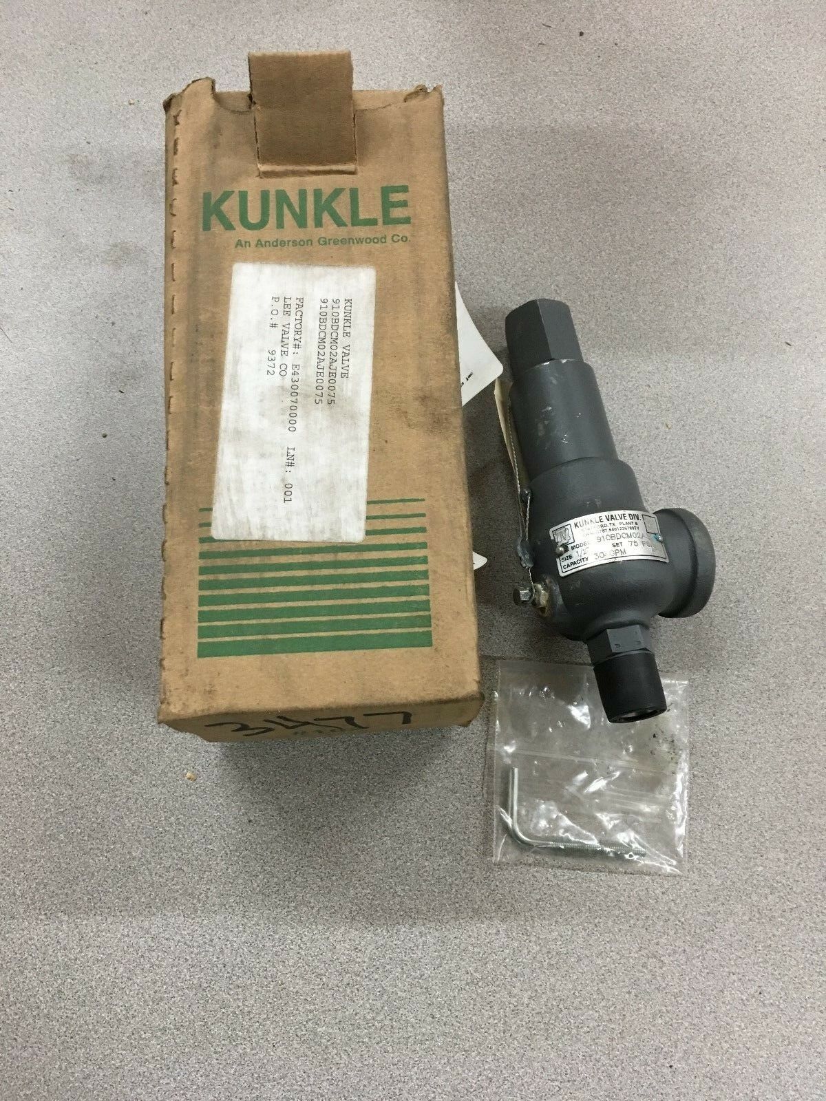 NEW IN BOX KNUCKLE 1/2" SAFETY VALVE 910BDCM02AJE