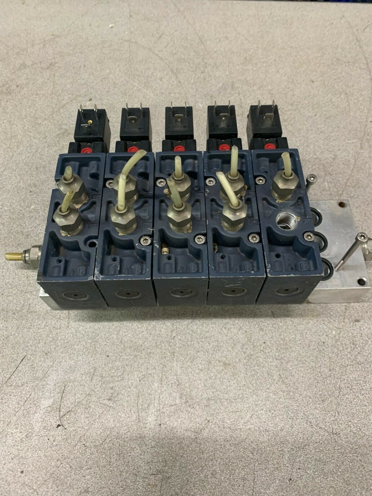 USED AUTOMATIC VALVE MANIFOLD A8023-016 WITH 5 SOLENOID VALVES L2103AAWR