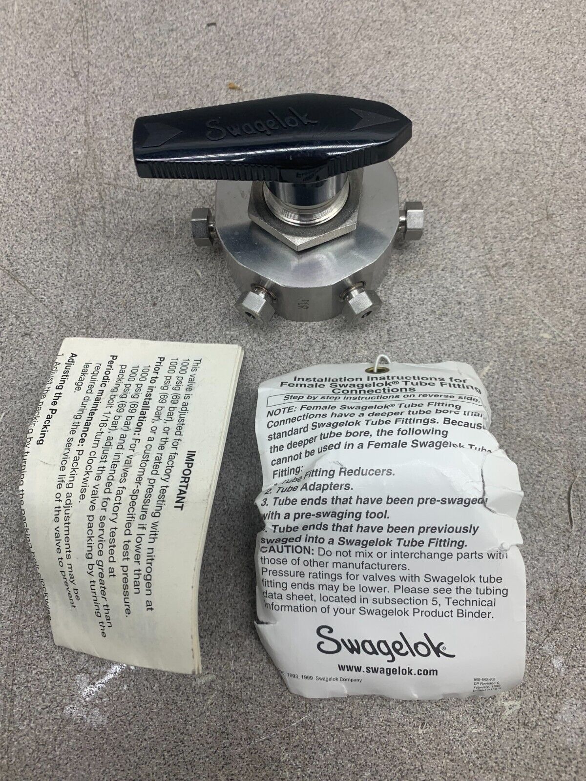 NEW NO BOX SWAGELOK 6-WAY 1/8" STAINLESS BALL VALVE SS-43Y6TFS2