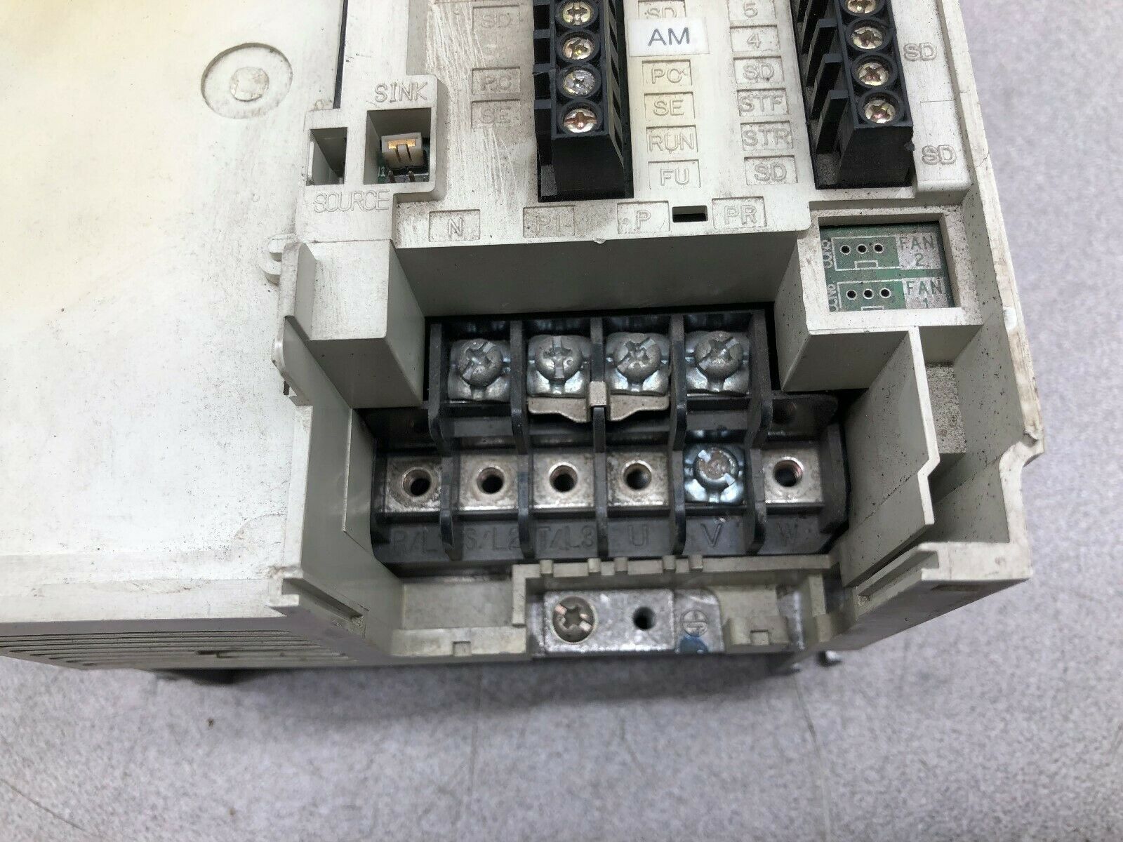 USED MITSUBISHI 4.1 AMP 3 PH 380-480 VAC INPUT 1 HP 2.6 AMP OP 0.2-400 HZ INVERT