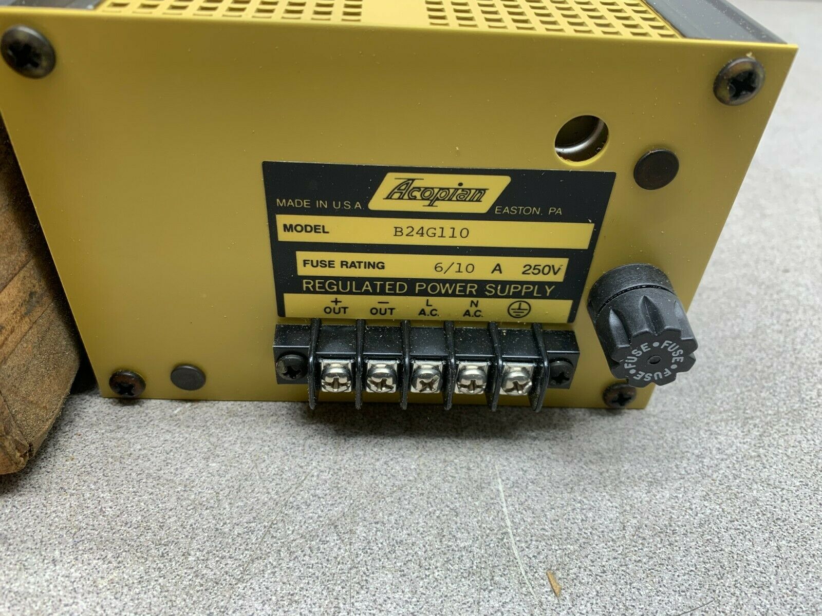 NEW IN BOX ACOPIAN REGULATED POWER SUPPLY B24G110