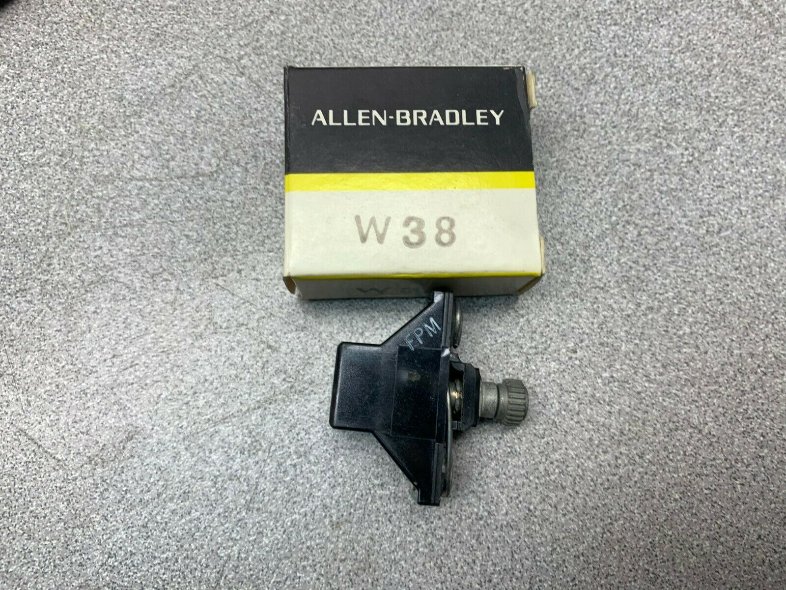 NEW IN BOX ALLEN BRADLEY HEATER ELEMENT W38