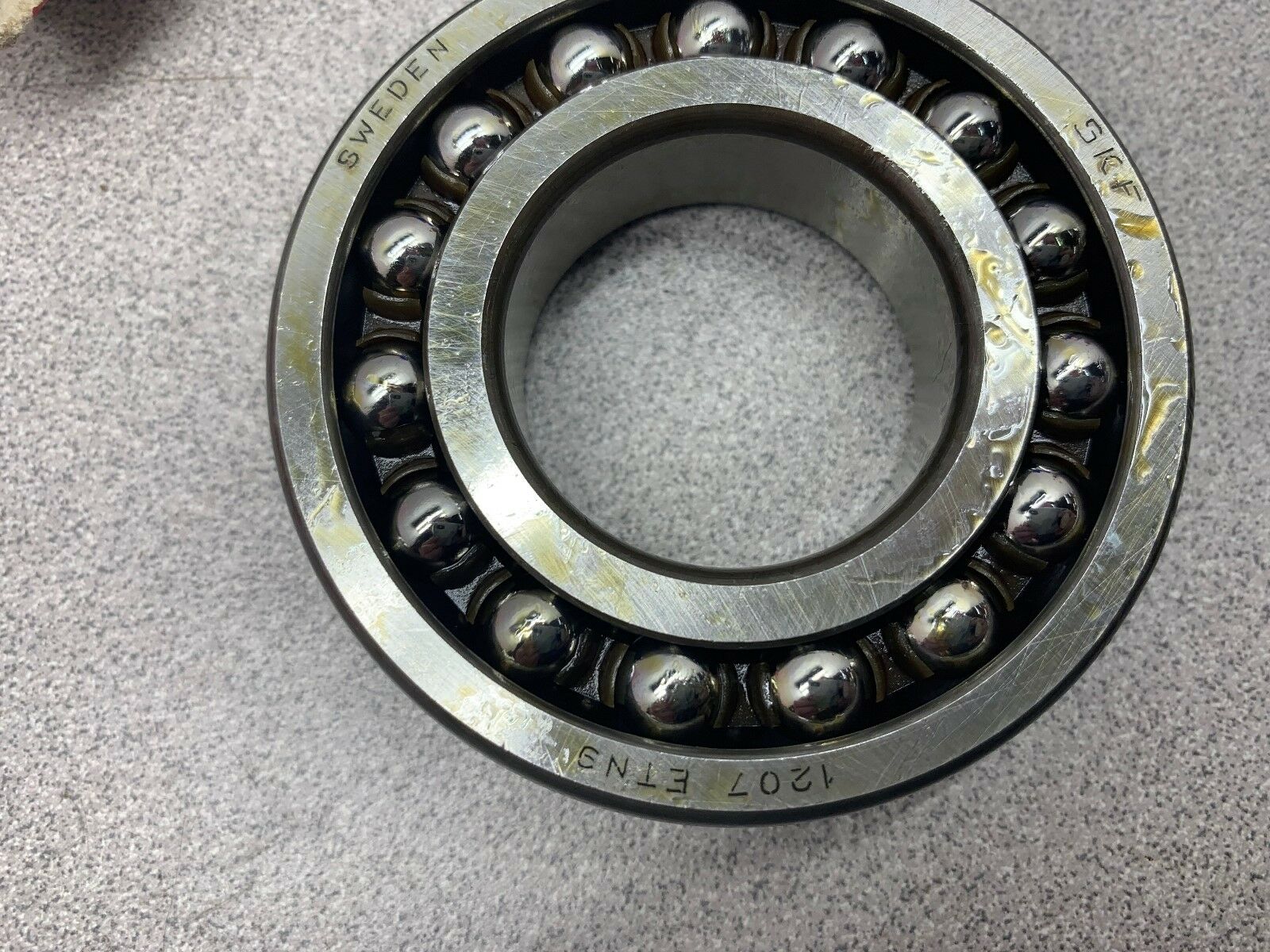 NEW IN BOX SKF BEARING 1207 ETN9