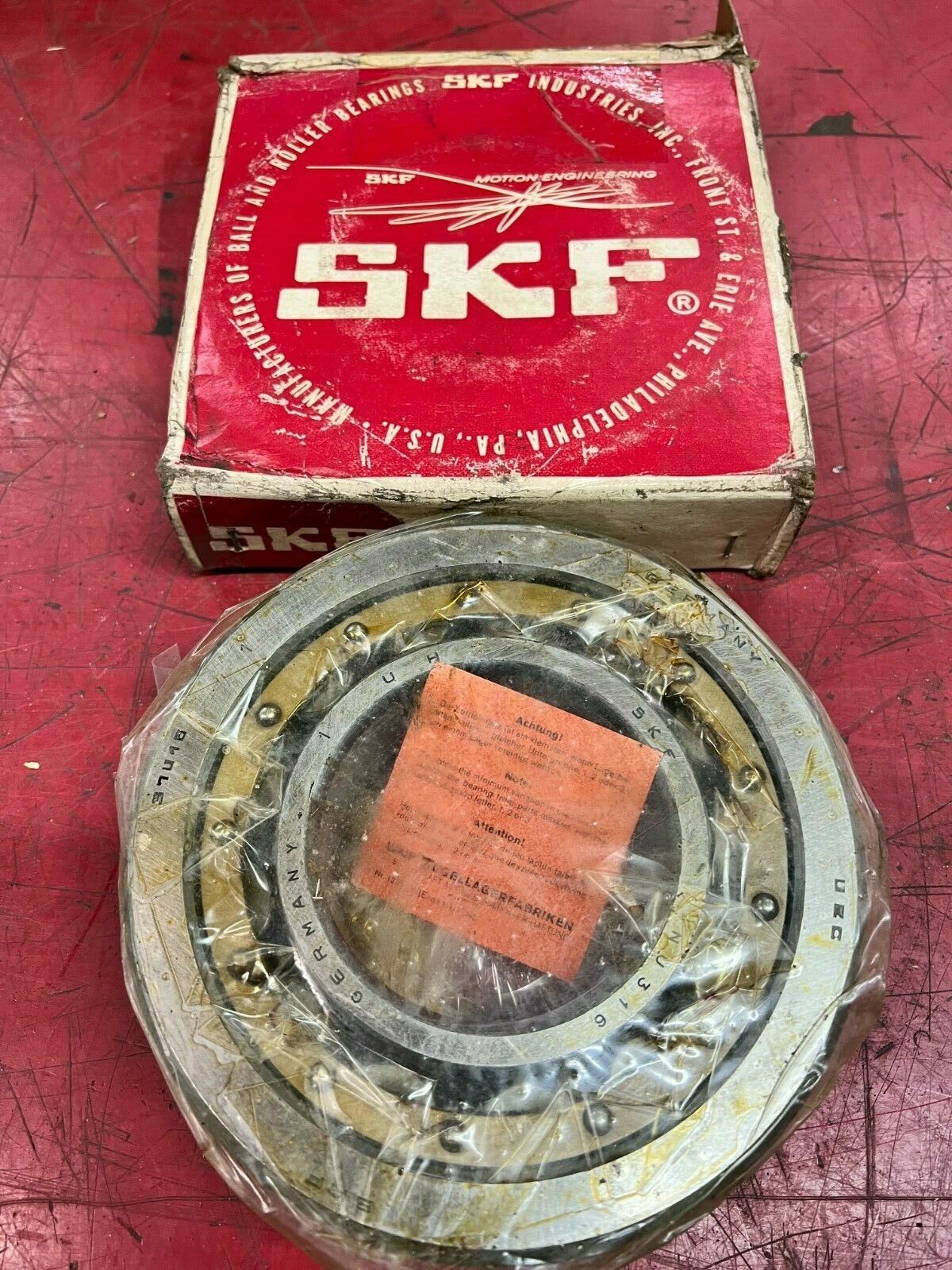 NEW IN BOX SKF CYLINDRICAL ROLLER BEARING NU 316 M