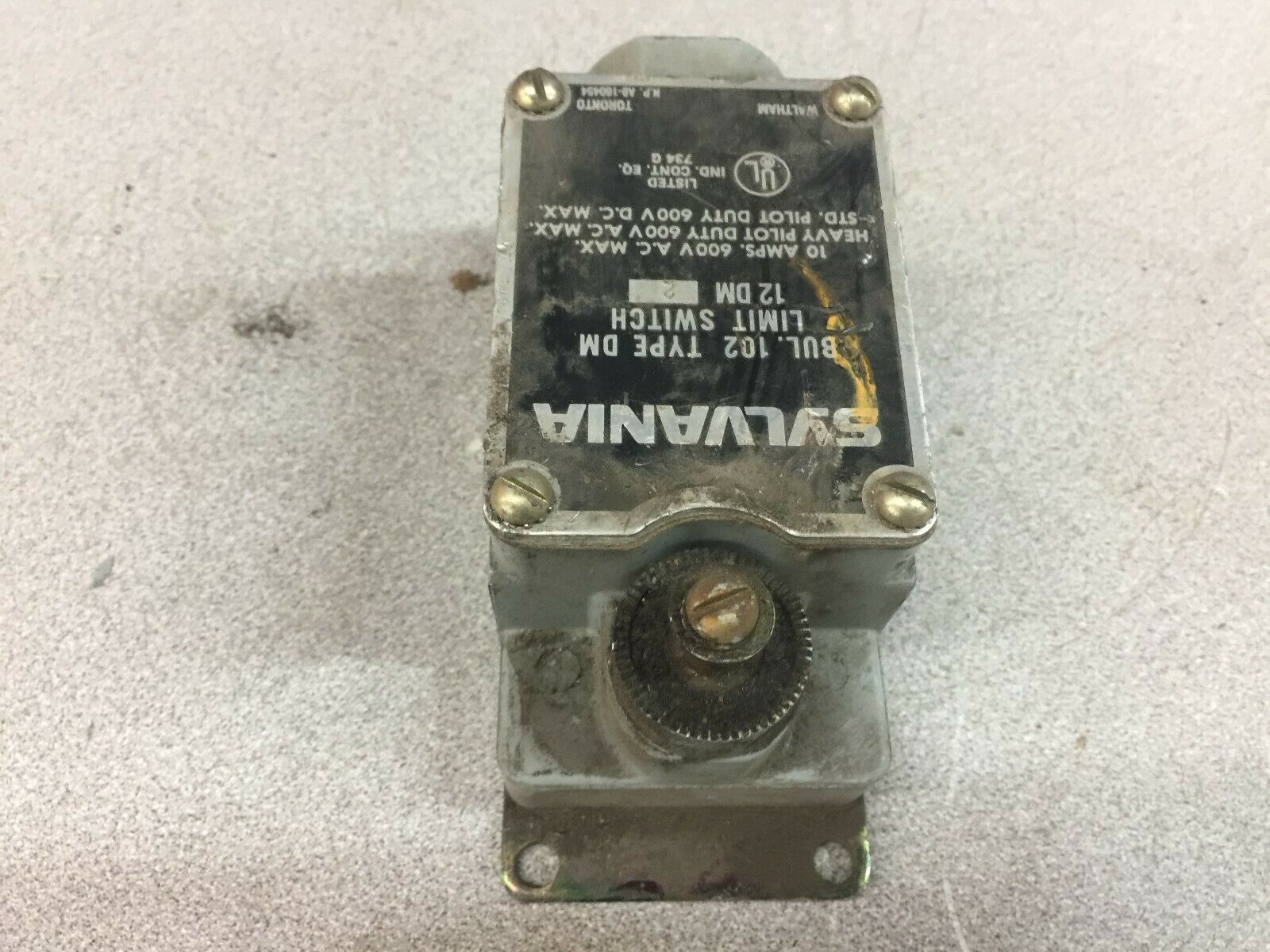 USED SYLVANIA 10 AMP 600VAC HEAVY DUTY PILOT LIMIT SWITCH 102-12DM2