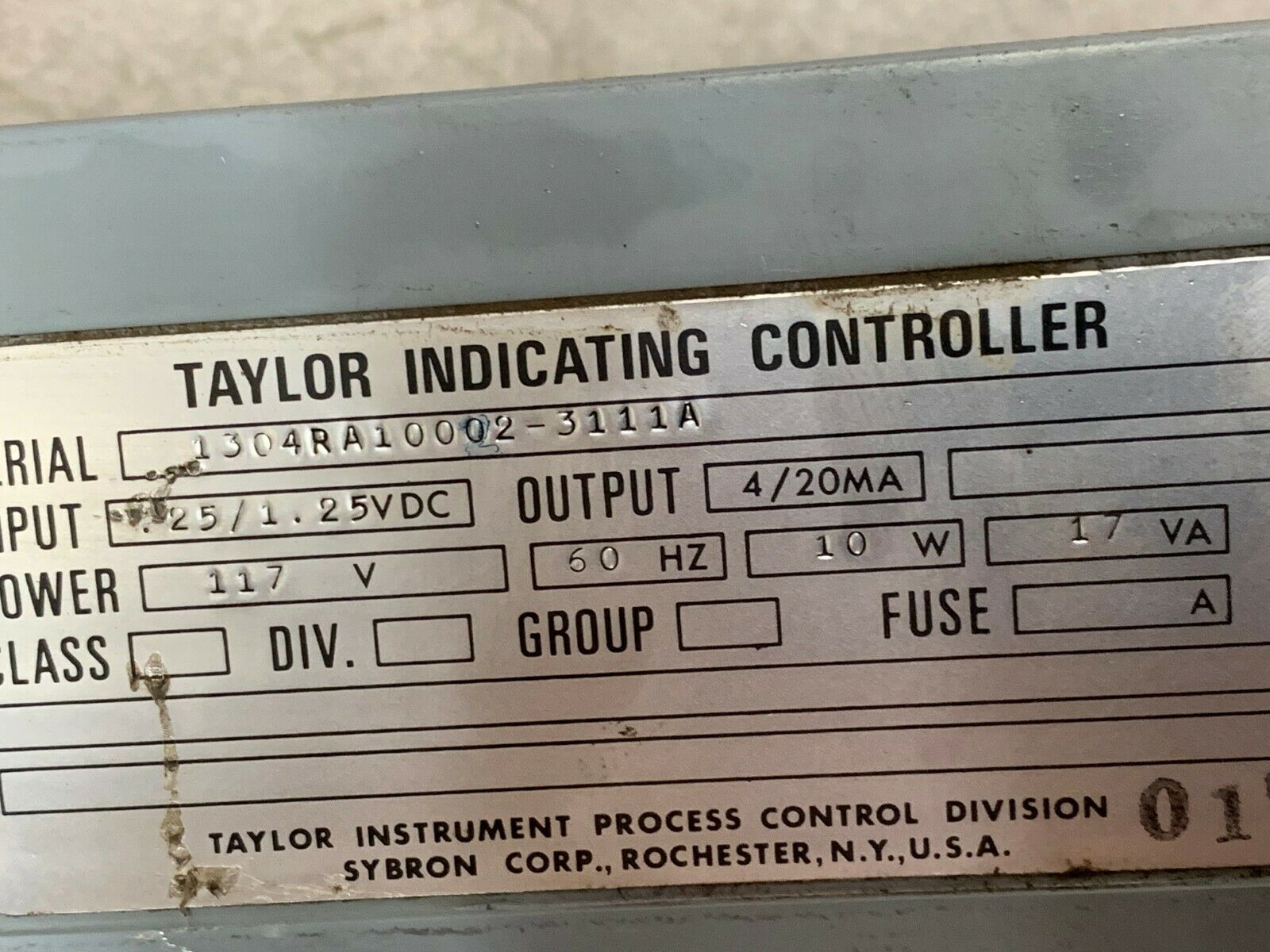 USED TAYLOR INDICATING CONTROLLER 1304RA10002-3111A