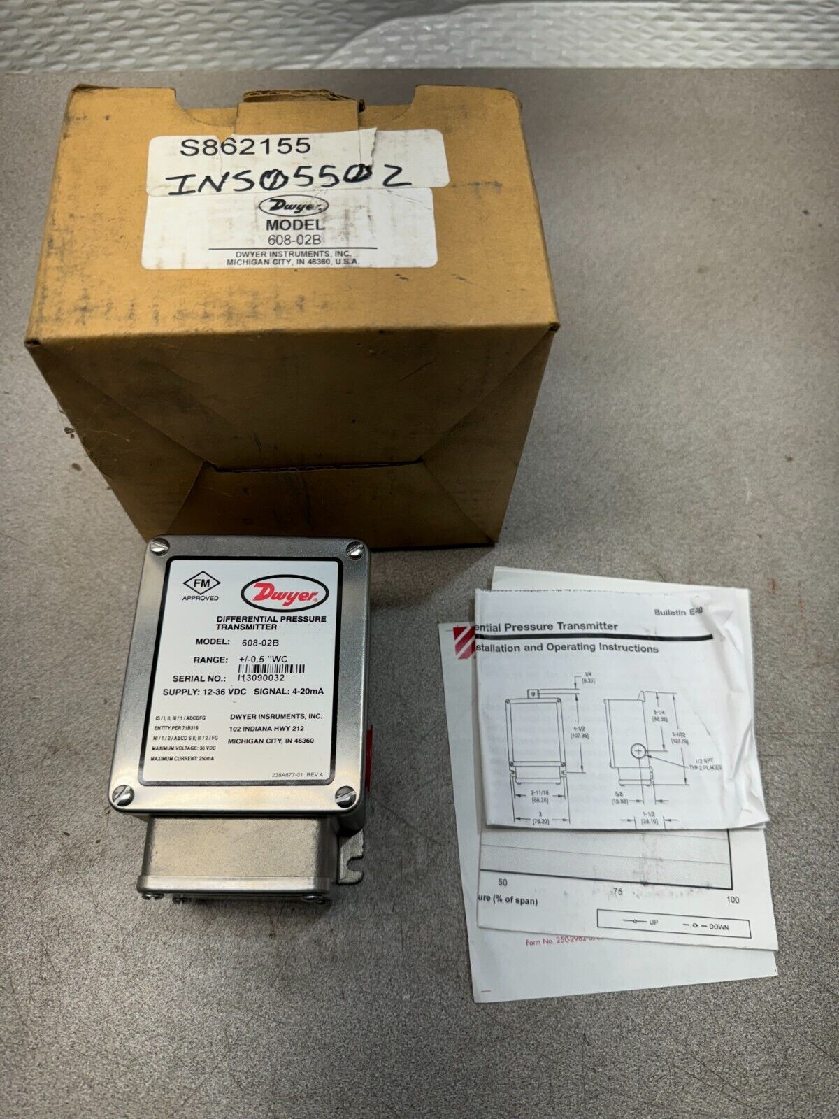 NEW IN BOX DWYER DIFFERENTIAL PRESSURE TRANSMITTER 608-02B