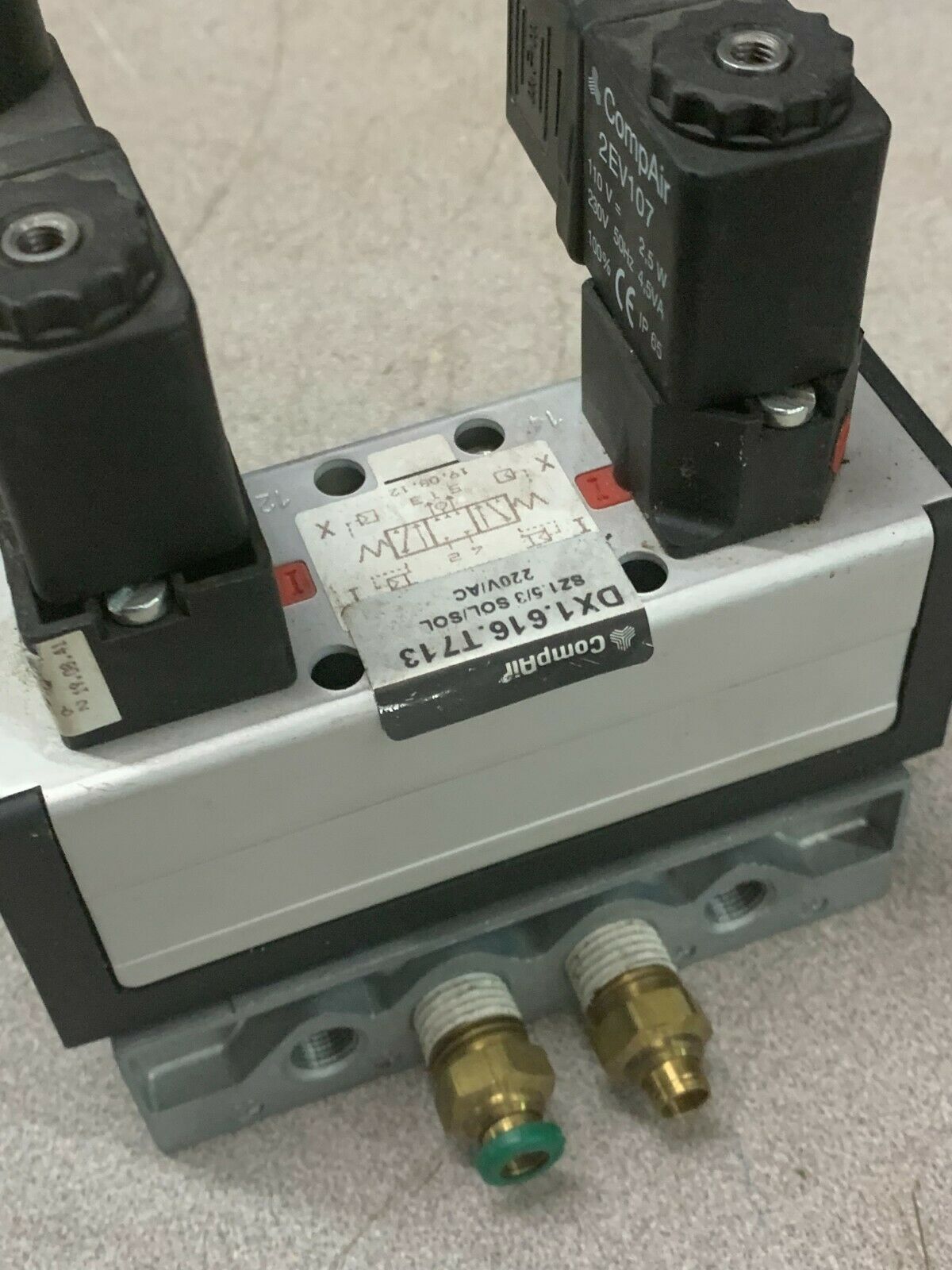 NEW NO BOX COMPAIR PNEUMATIC VALVE DX1.616.T713