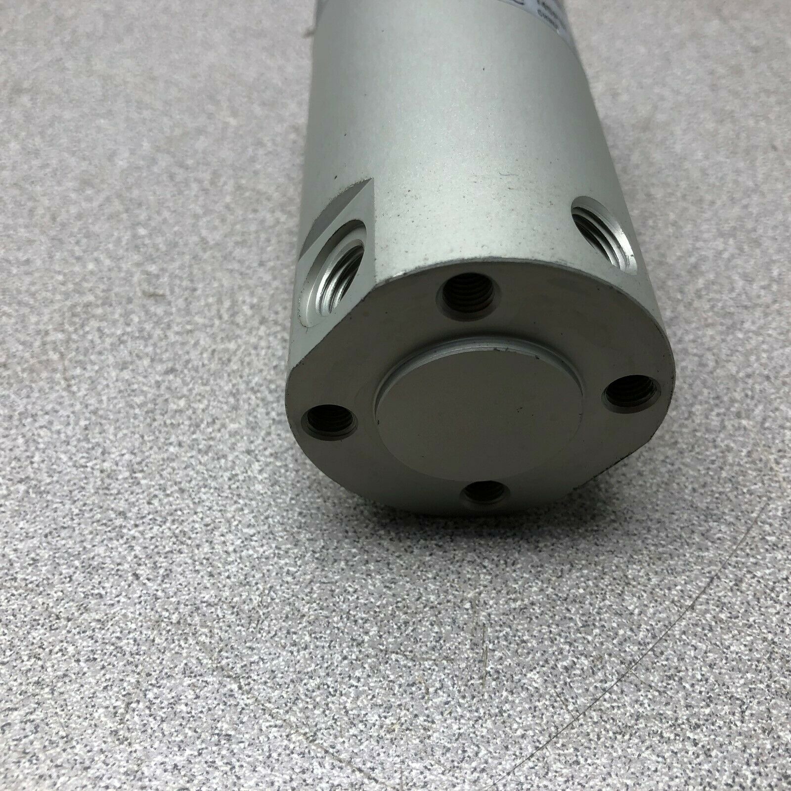 NEW NO BOX SMC 145PSI MAX PNEUMATIC CYLINDER NCDGBN40-0100