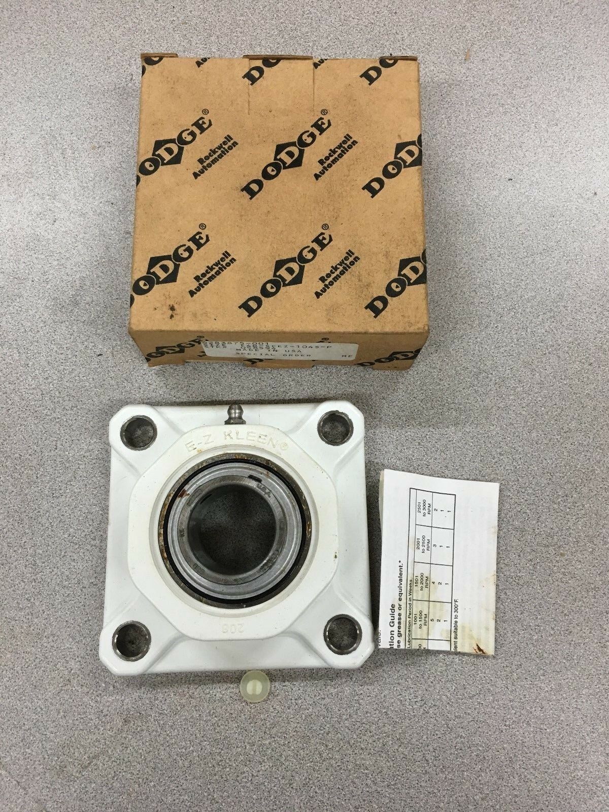 NEW IN BOX DODGE 058594 4-BOLT FLANGE BEARING 1-1/4" BORE F4B-SCEZ-104S-P