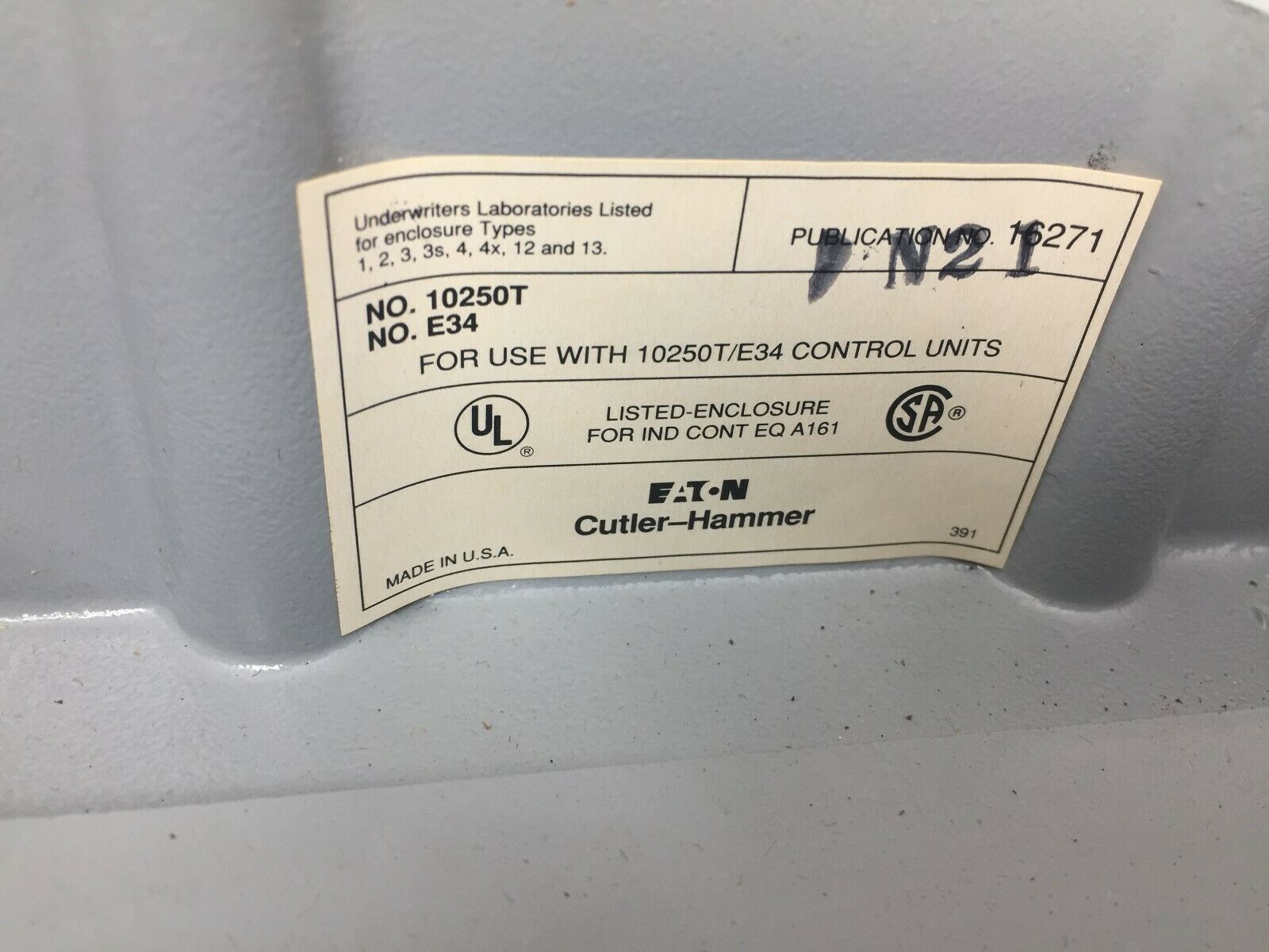 NEW NO BOX CUTLER HAMMER 6 SPOT BUTTON ENCLOSURE ALLUMINIUM 10250TN21