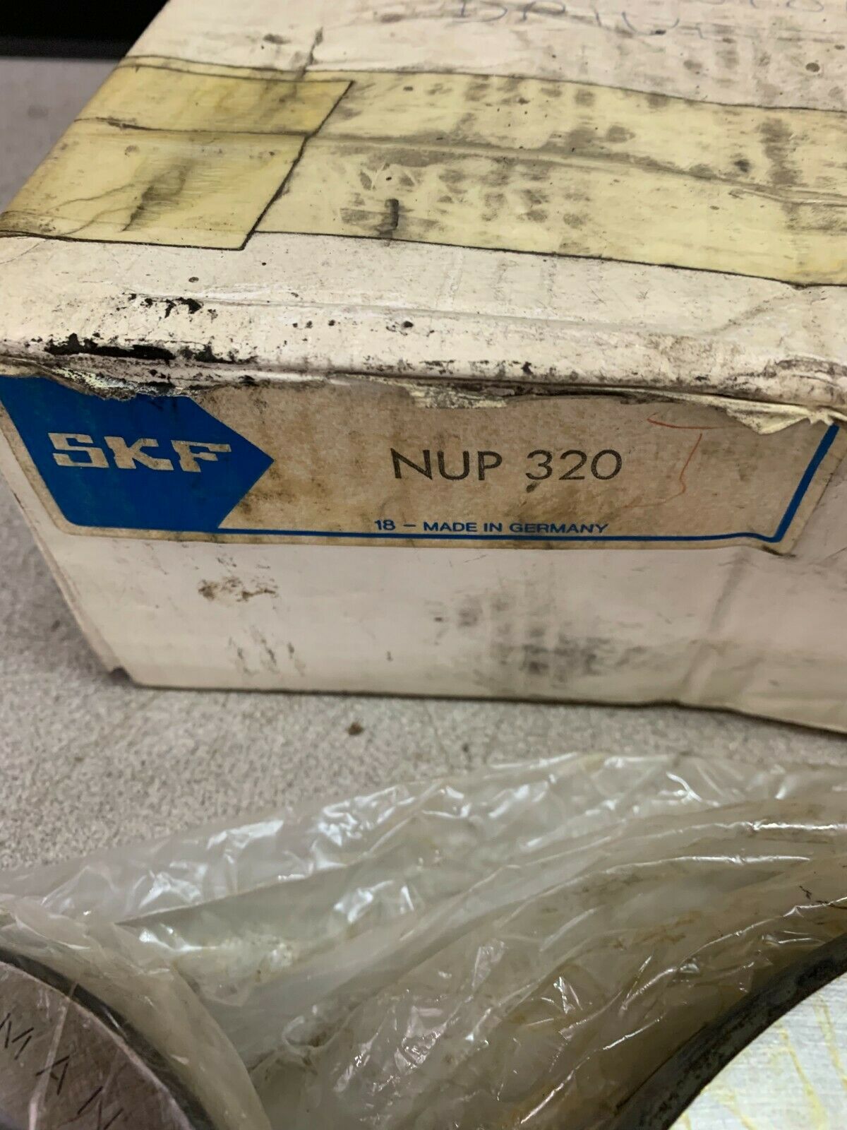 NEW IN BOX SKF CYLINDRICAL ROLLER BEARING NUP 320