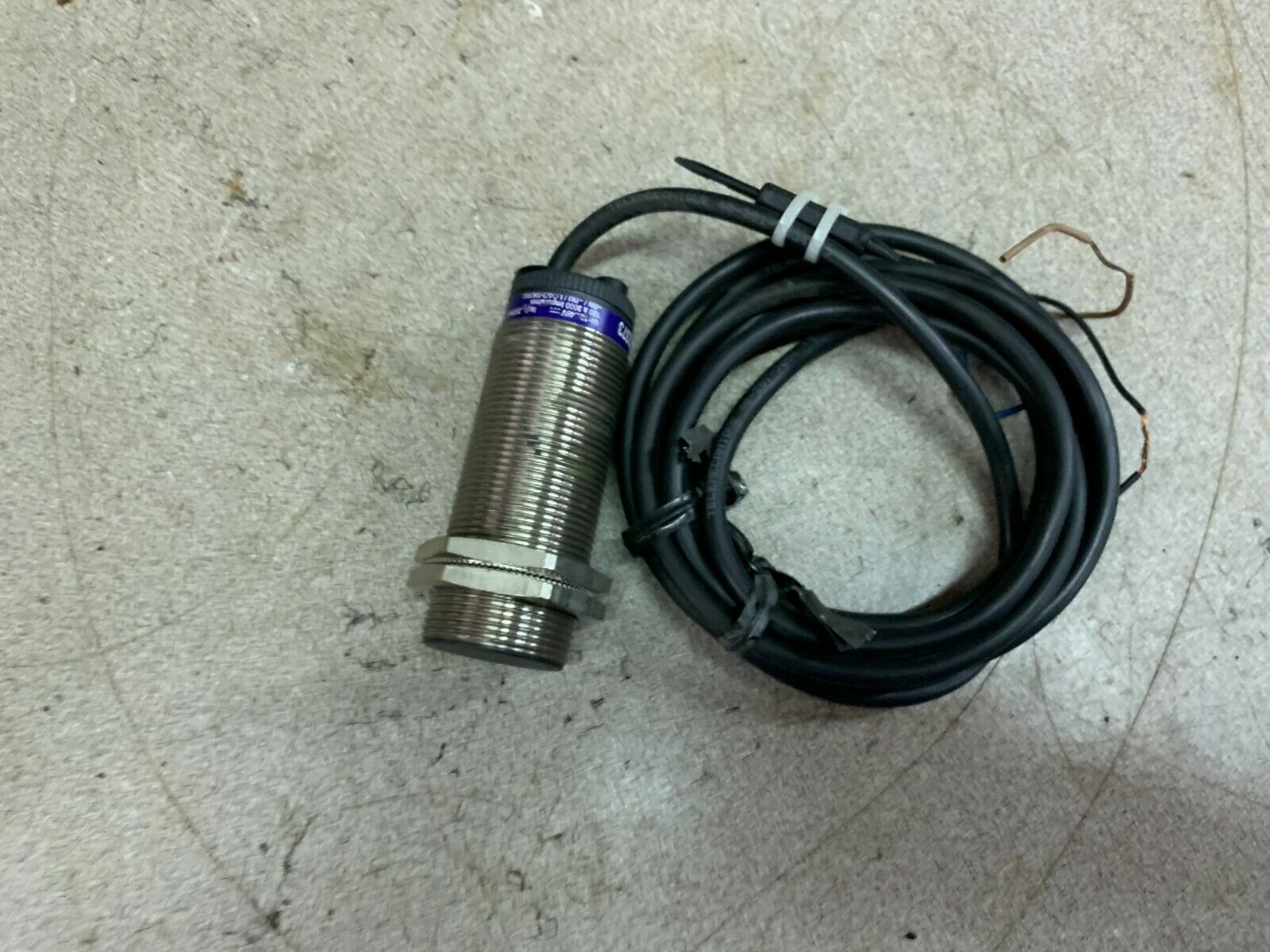 NEW NO BOX TELEMECANIQUE PROXIMITY SWITCH XSA-V12373