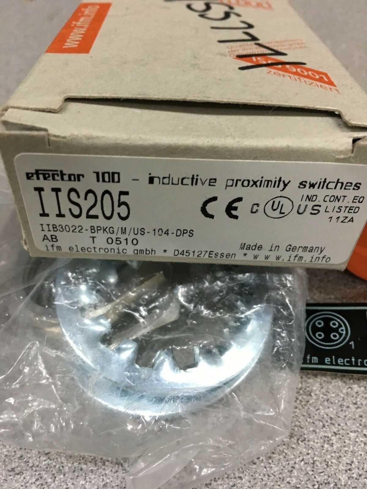 NEW  IFM EFECTOR 100 IIS205 INDUCTIVE PROXIMITY SWITCH IIB3022-BPKG/M/US-104-DPS