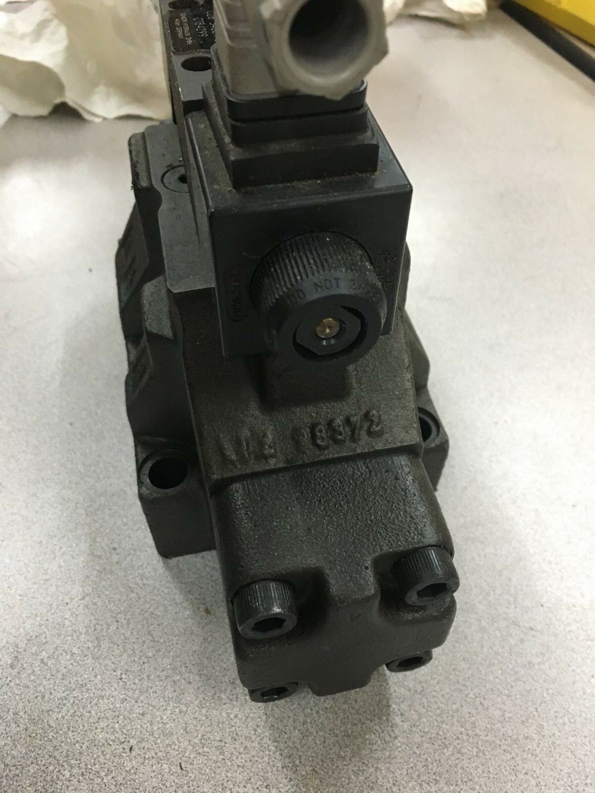 NEW NO BOX DENISON HYDRAULIC VALVE A4D0135208030200A1W327