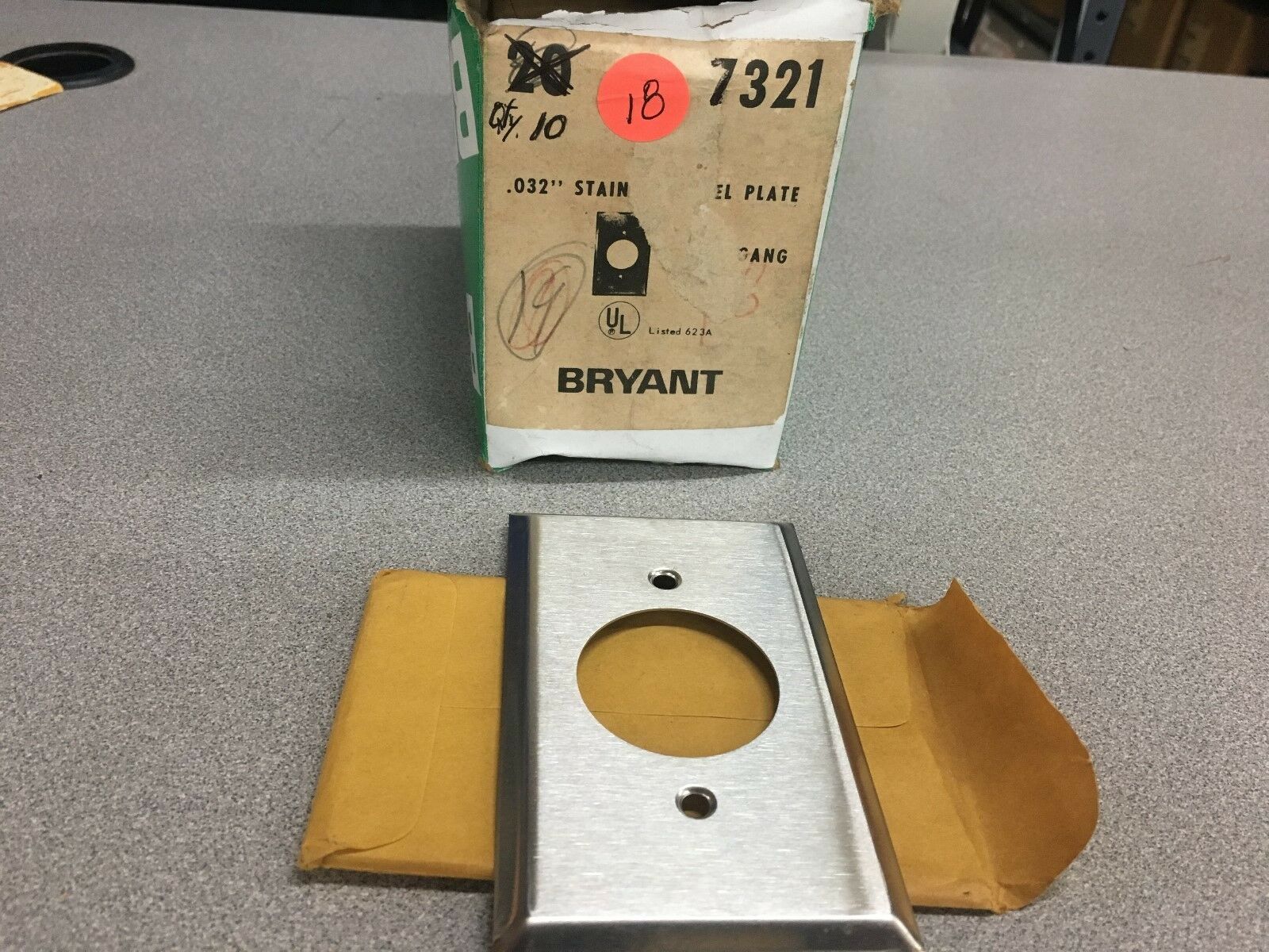 NEW IN BOX 10 PIECES BRYANT PLATE 97091