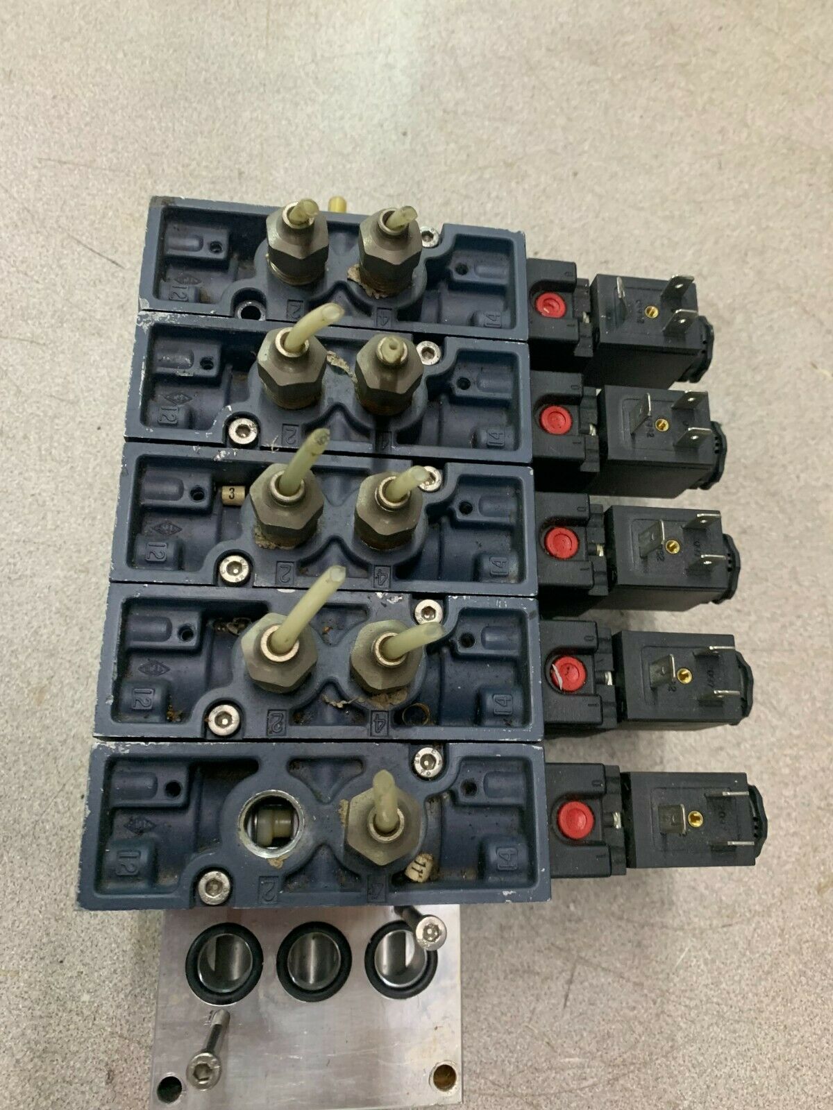 USED AUTOMATIC VALVE MANIFOLD A8023-016 WITH 5 SOLENOID VALVES L2103AAWR