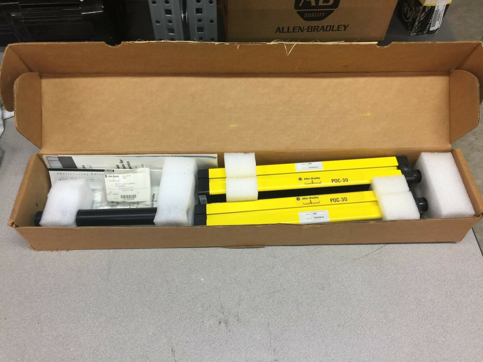 NEW IN BOX ALLEN BRADLEY GUARD MASTER LIGHT CURTAIN SET 440L-P4D0300-N