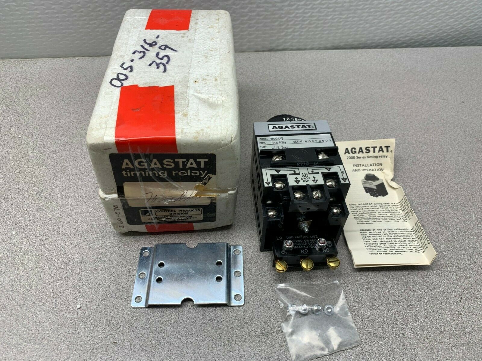 NEW IN BOX AGASTAT 120VAC TIMER .1-1 SEC. TIMING RELAY 7022AAT