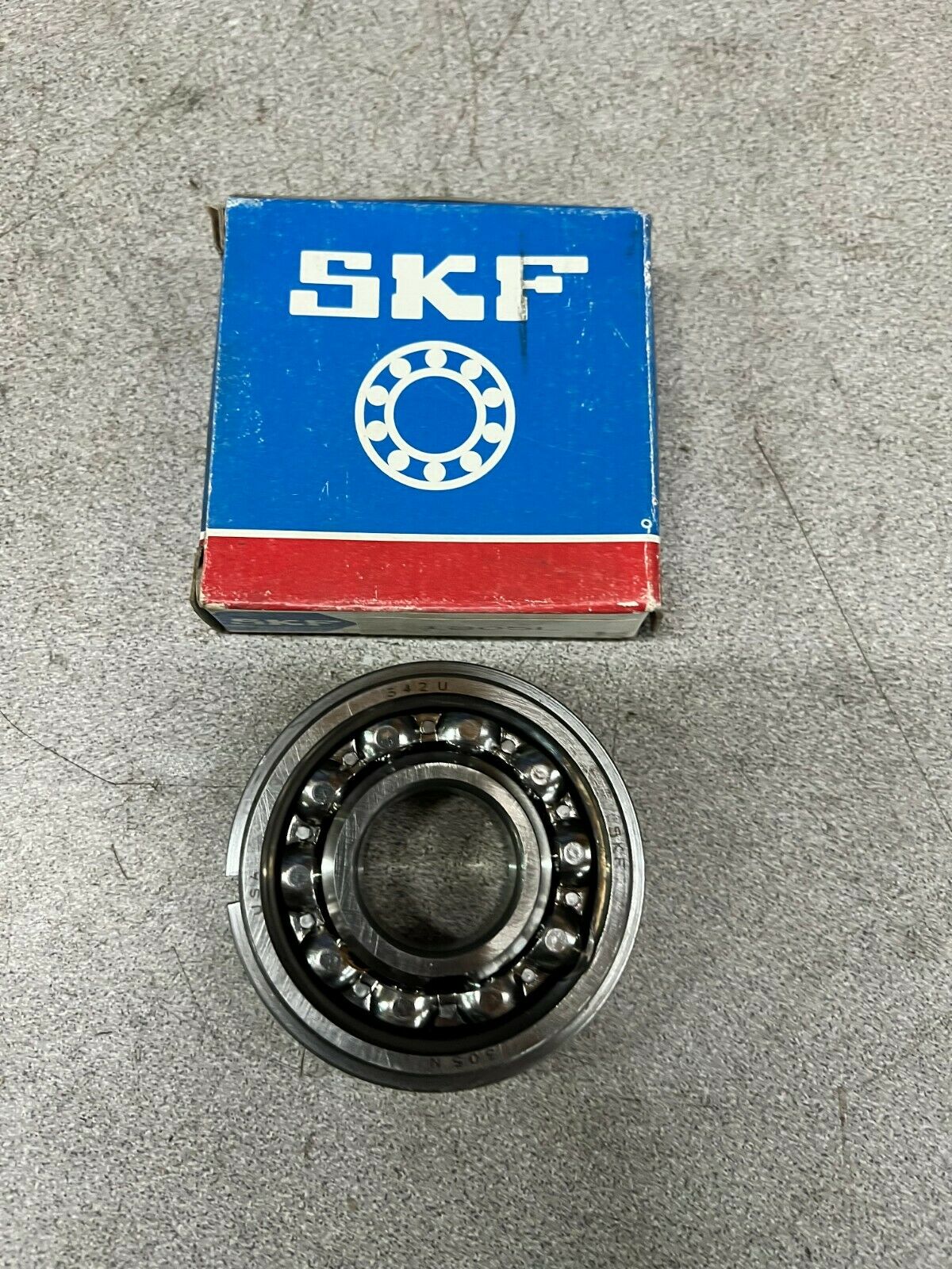 NEW IN BOX SKF 1305L 305N 542U ROLLER BEARING 305NR