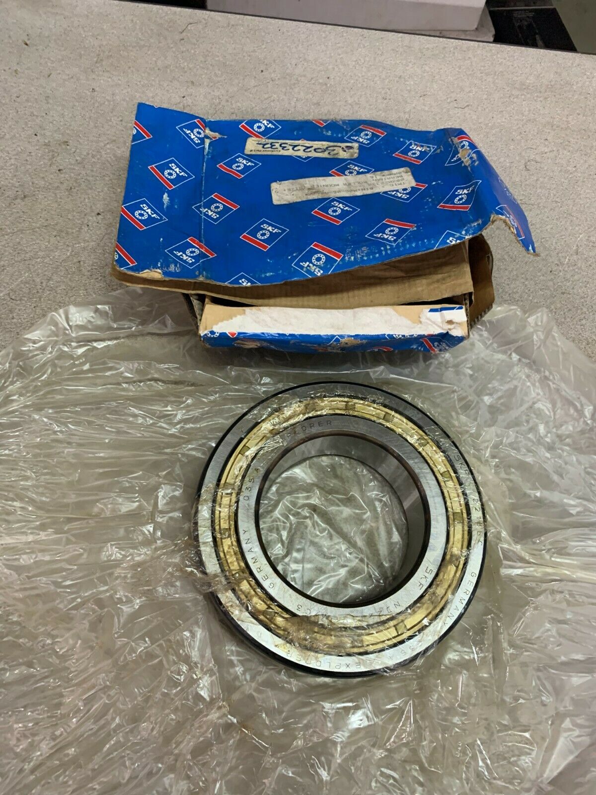 NEW IN BOX SKF BALL BEARING NJ 2218 ECM/C3