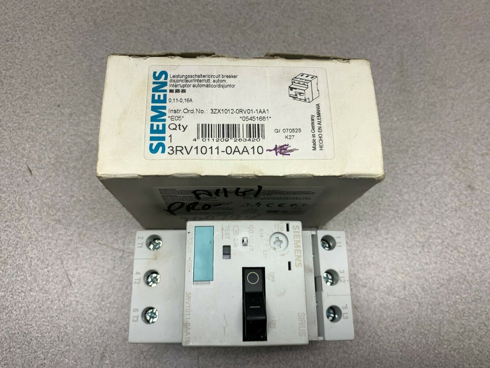 NEW IN BOX SIEMENS BREAKER 3RV1011-0AA10