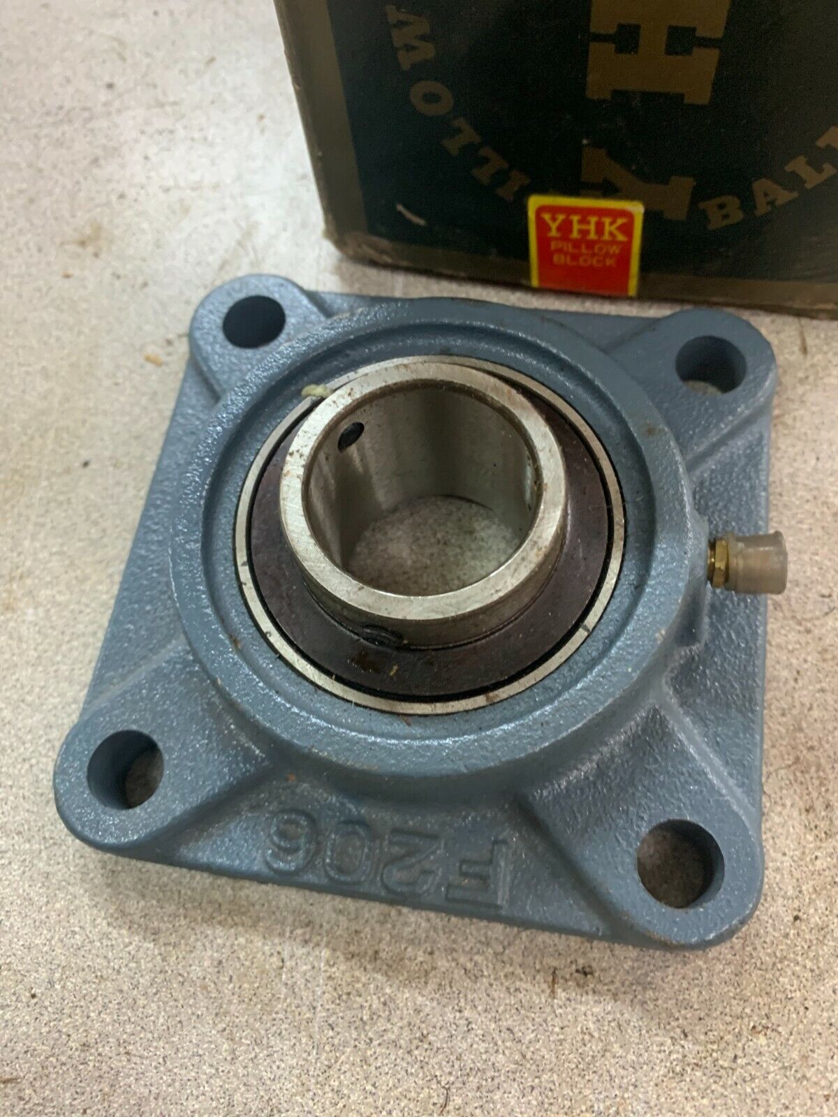 NEW IN BOX YHK 4-BOLT FLANGE BEARING UCF 206-20