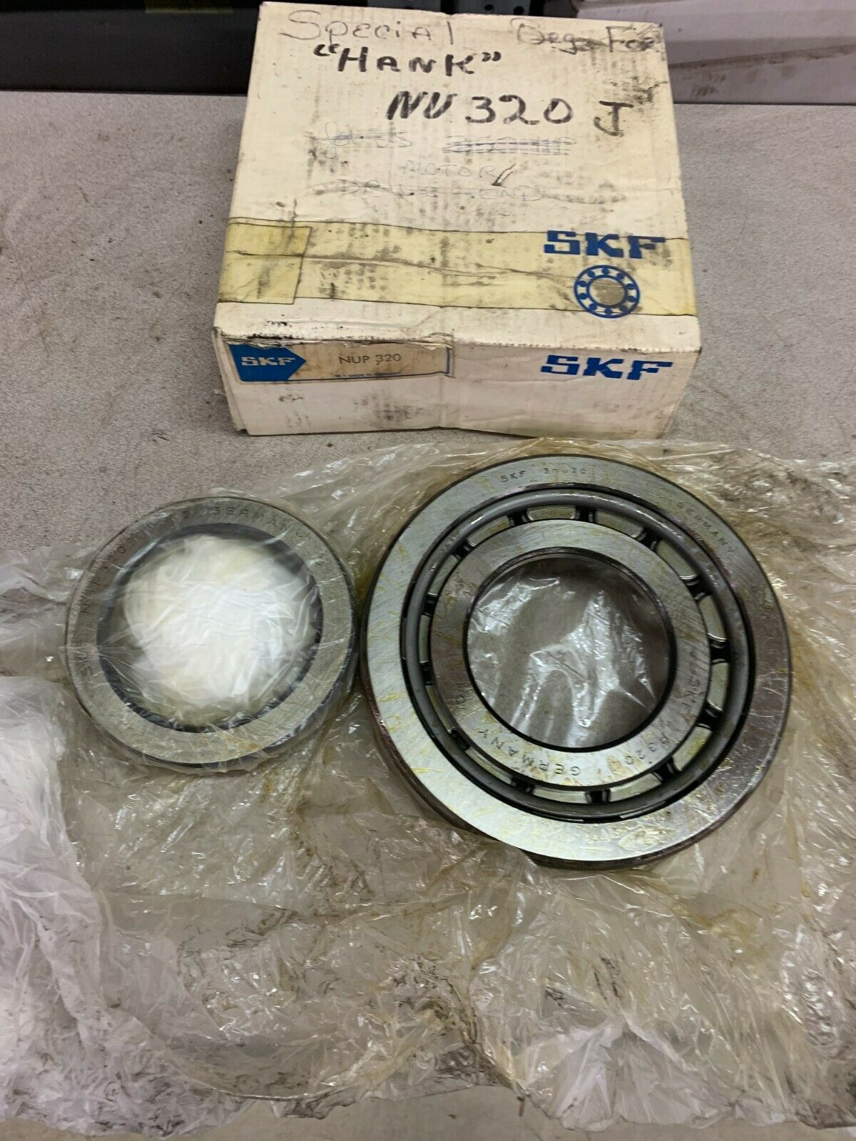 NEW IN BOX SKF CYLINDRICAL ROLLER BEARING NUP 320