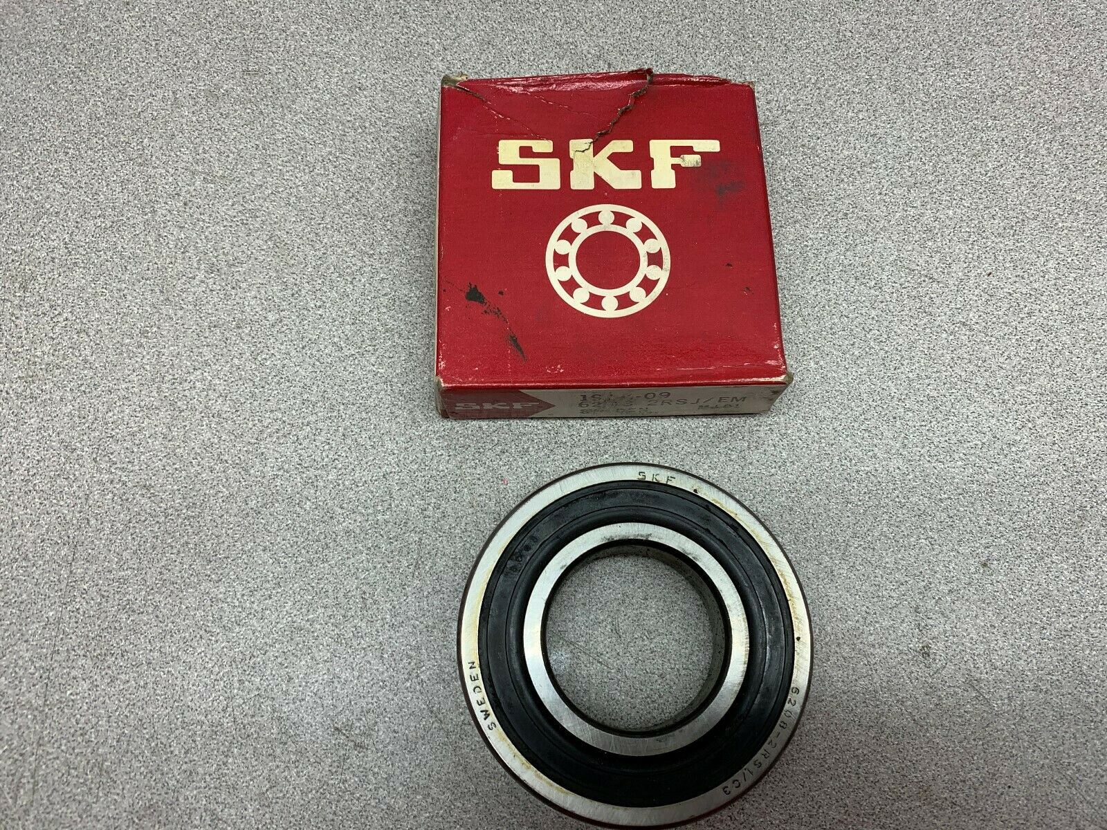 NEW IN BOX SKF BEARING 62082RSJ/EM