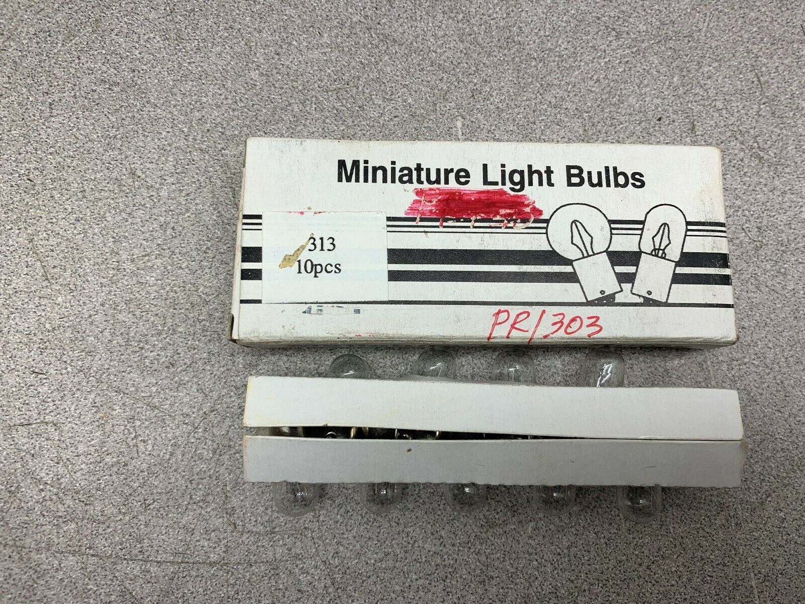 BOX OF 9  NEW IN BOX GE BULB 313 28V0.17A