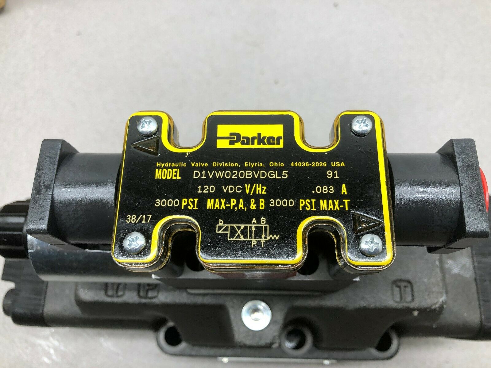 NEW IN BOX PARKER 120 VAC COIL HYDRAULIC DIRECTIONAL SOLENOID VALVE D81VW016F1VD