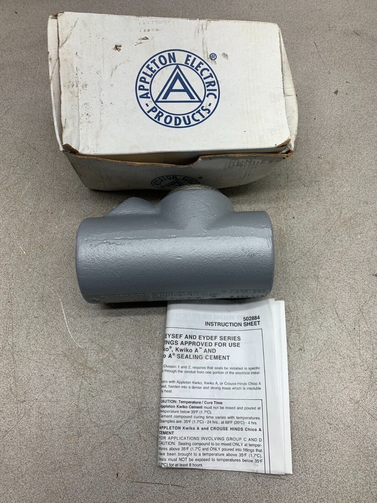 NEW IN BOX EGS APPLETON 1-1/2" MALL IRON SEALING FITTING EYSEF150