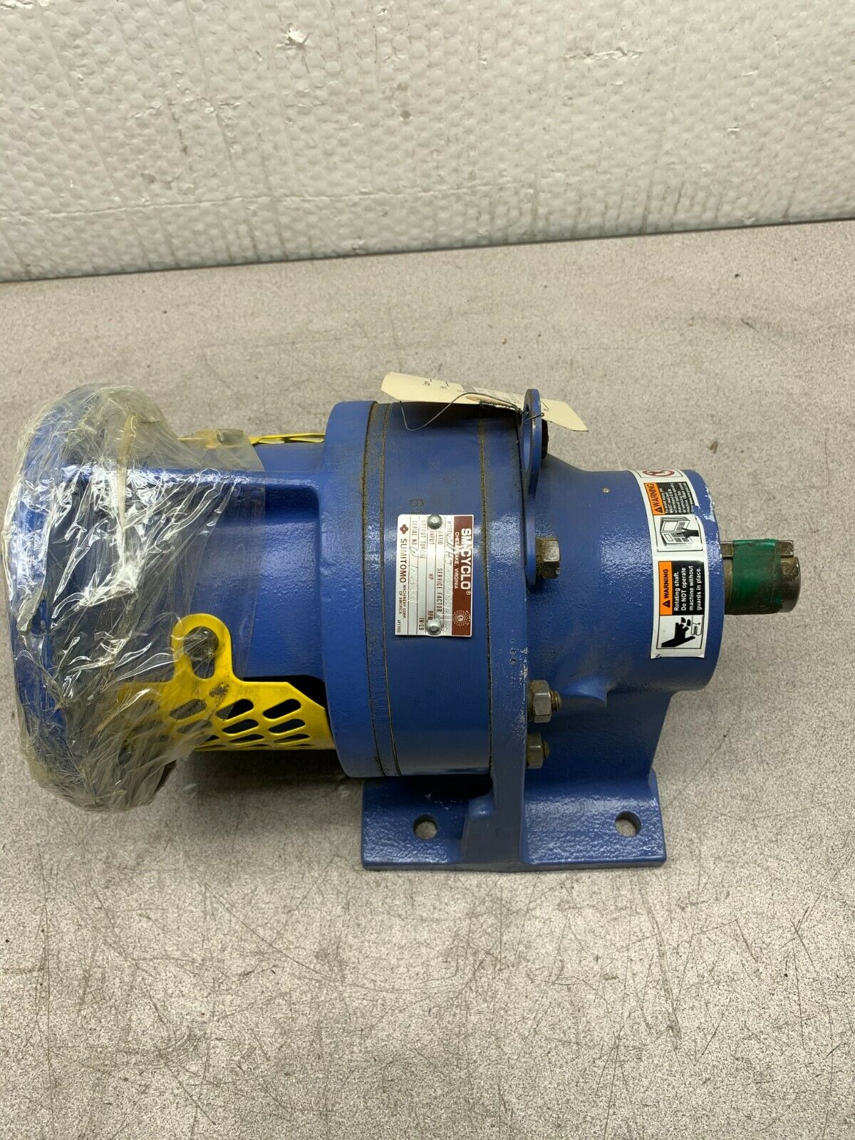 NEW SM-CYCLO SUMITOMO GEAR REDUCER CNHJ-6105-Y11 SPEED BOX