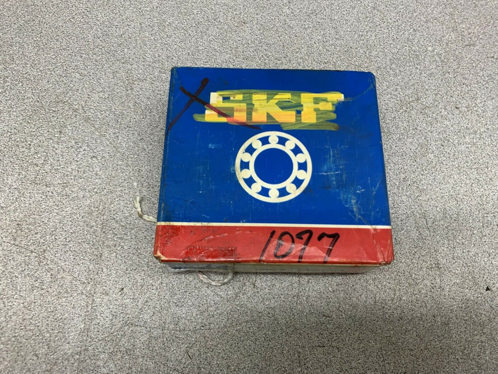 NEW IN BOX SKF BEARING 2207-2RS1KTN9