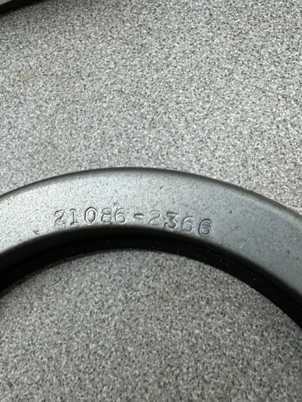 NEW IN BOX GARLOCK KLOZURE 53X2366 OIL SEAL 21086-2366