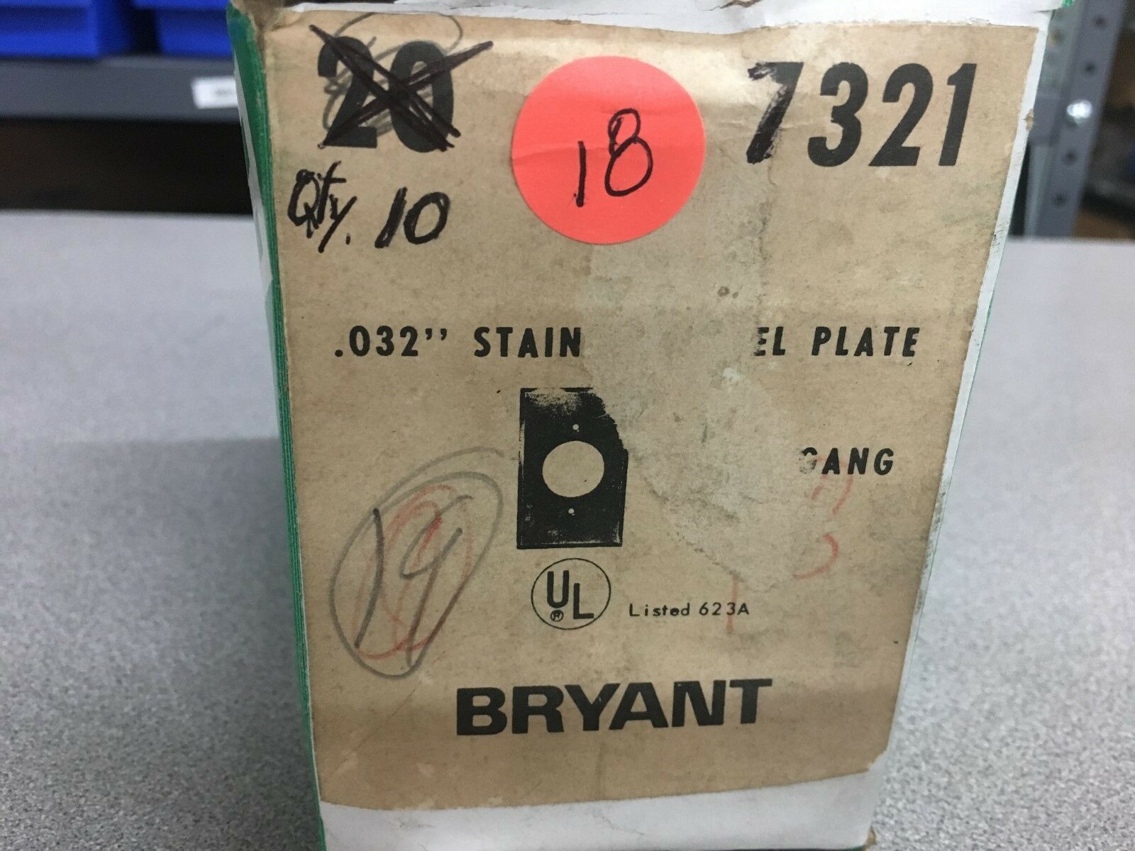 NEW IN BOX 10 PIECES BRYANT PLATE 97091