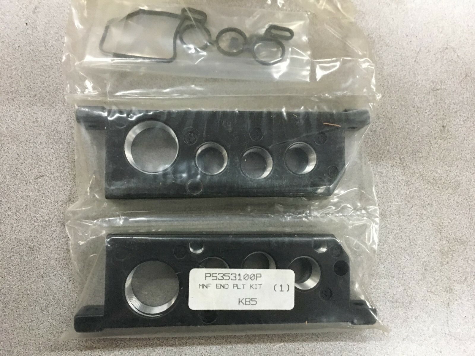 NEW IN BOX PARKER MANIFOLD END PLATE KIT PS353100P