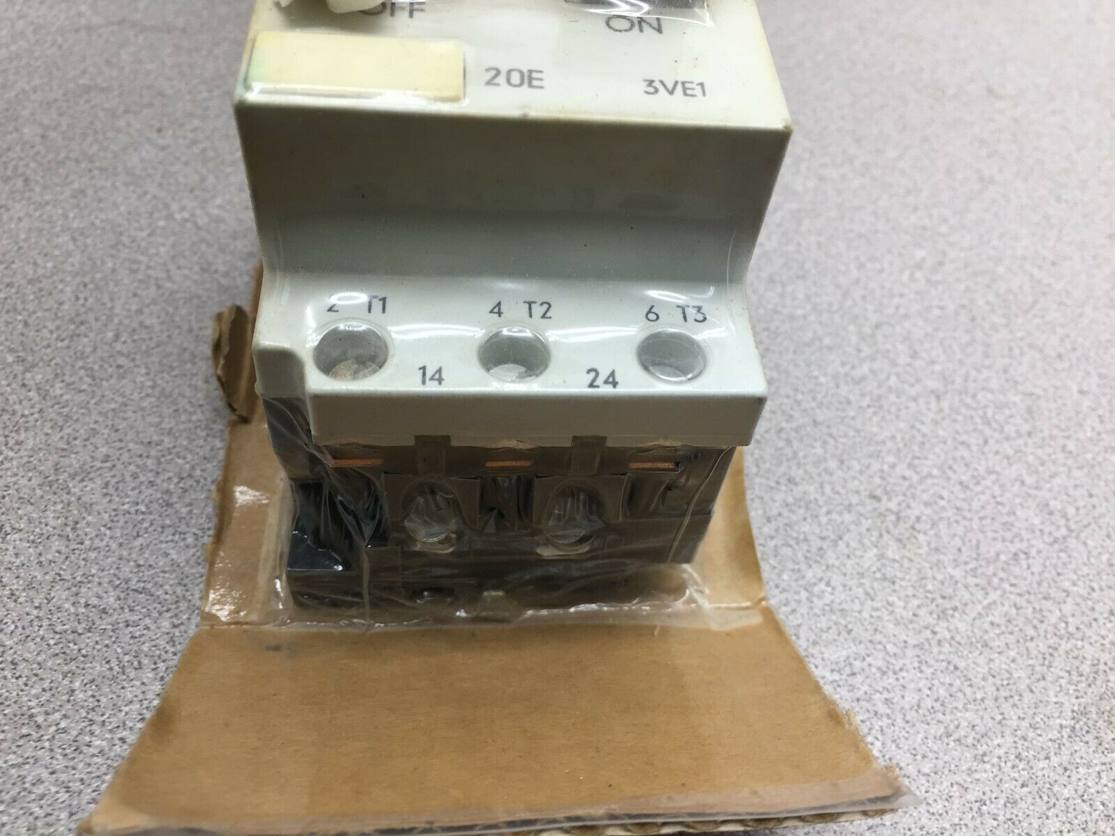 NEW IN BOX SIEMENS INDUSTRIAL MOTOR CONTROL 3VE1020-2K