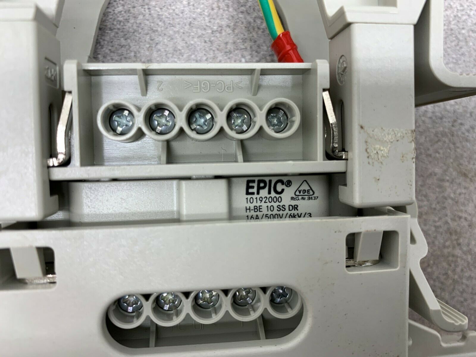 NEW TAKEOUT EPIC CONNECTOR ASSEMBLY 10192000 H-BE 10 SS DR