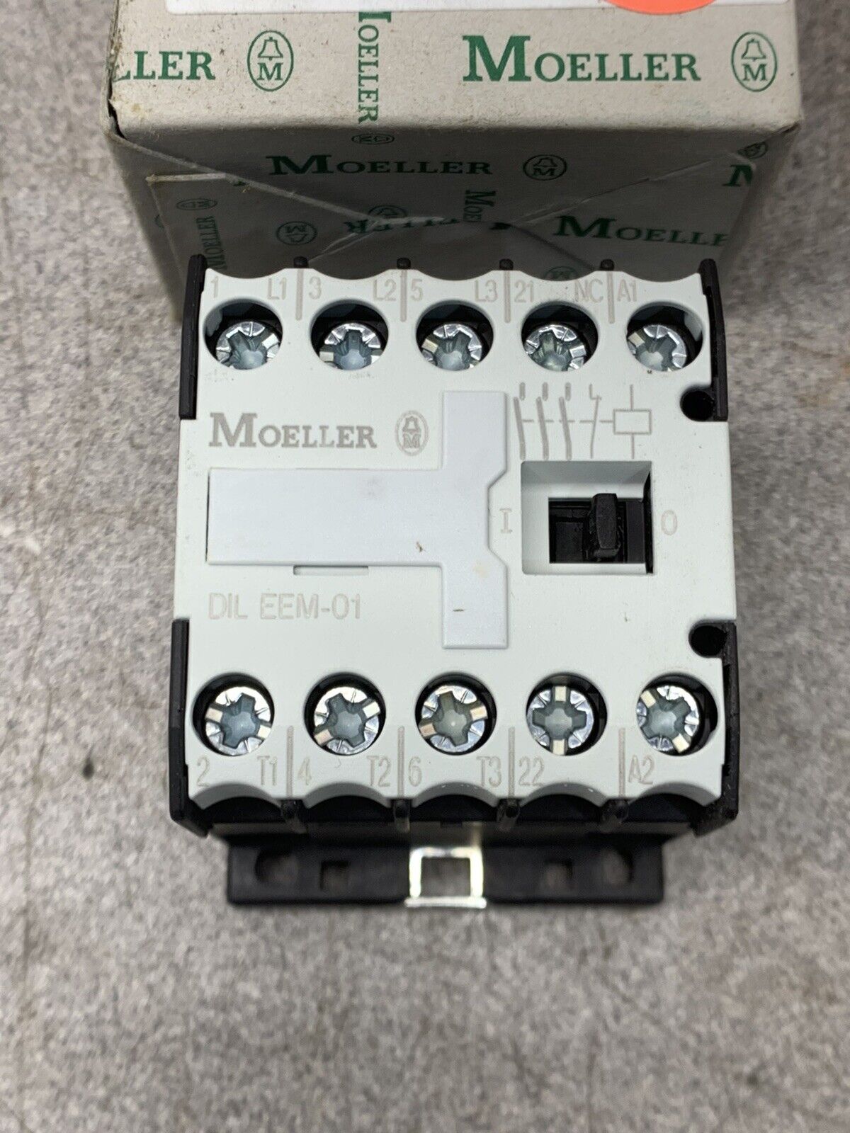 NEW IN BOX MOELLER CONTACTOR DILEEM-01