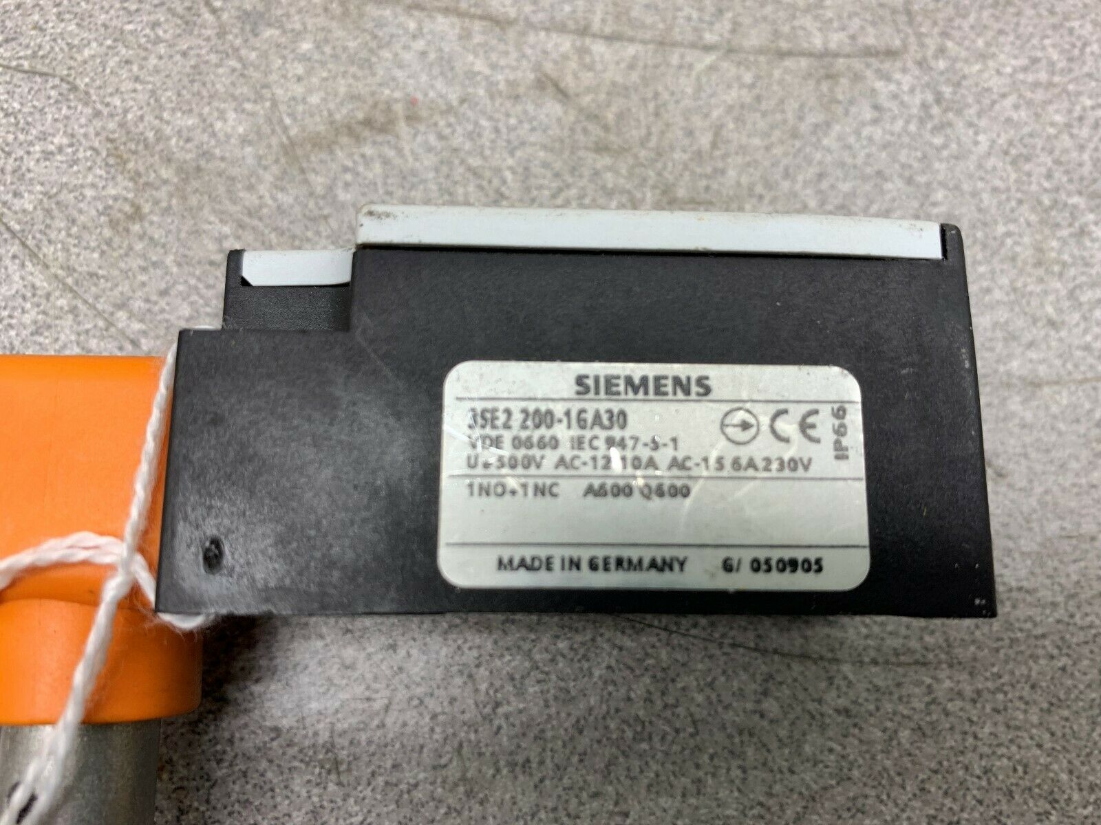 NEW NO BOX SIEMENS SWITCH 3SE2 200-26A30