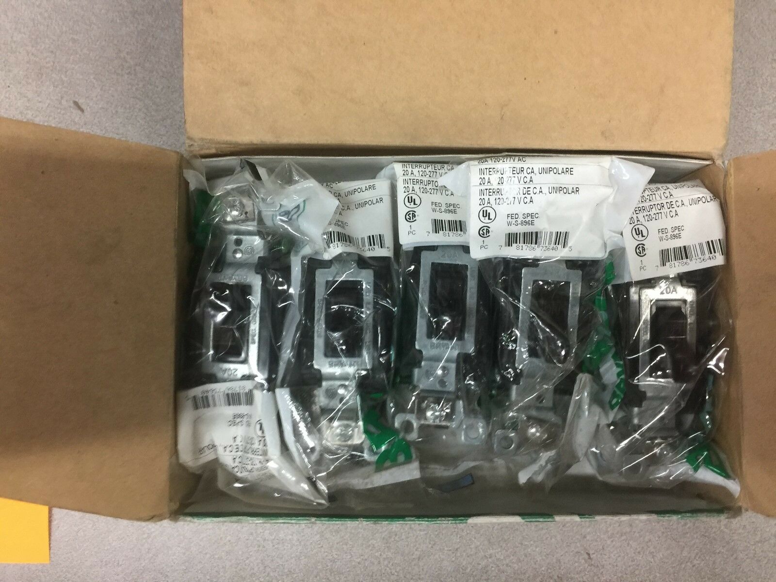 NEW IN BOX BRYANT BOX OF 10 SWITCHES BRY-CSB120B